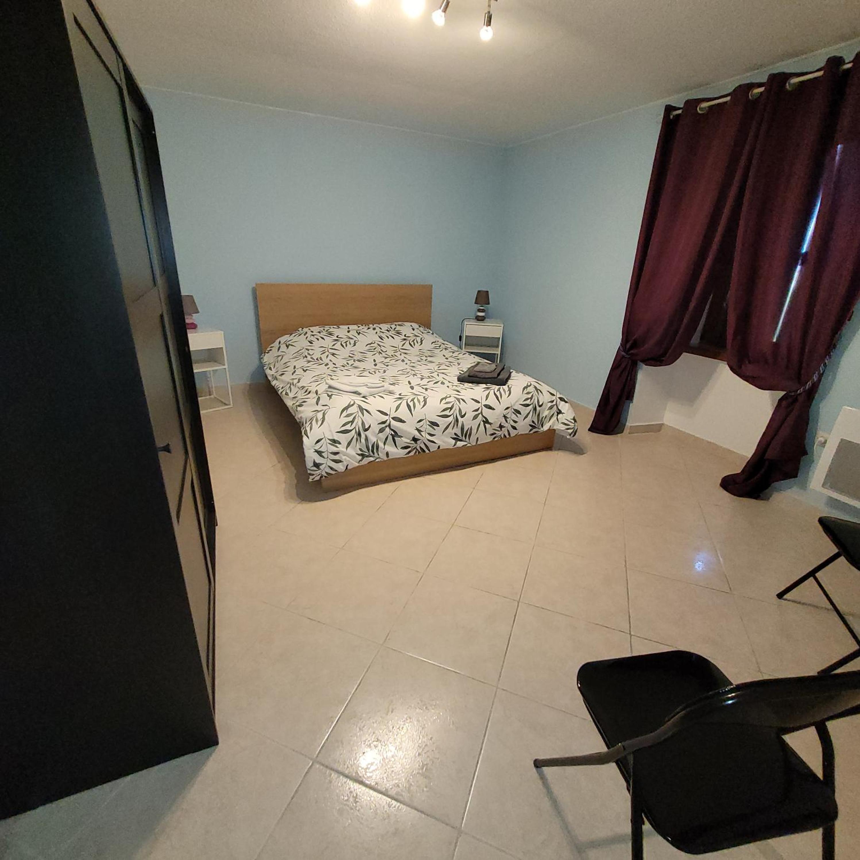 One-Bedroom Apartment photo 2