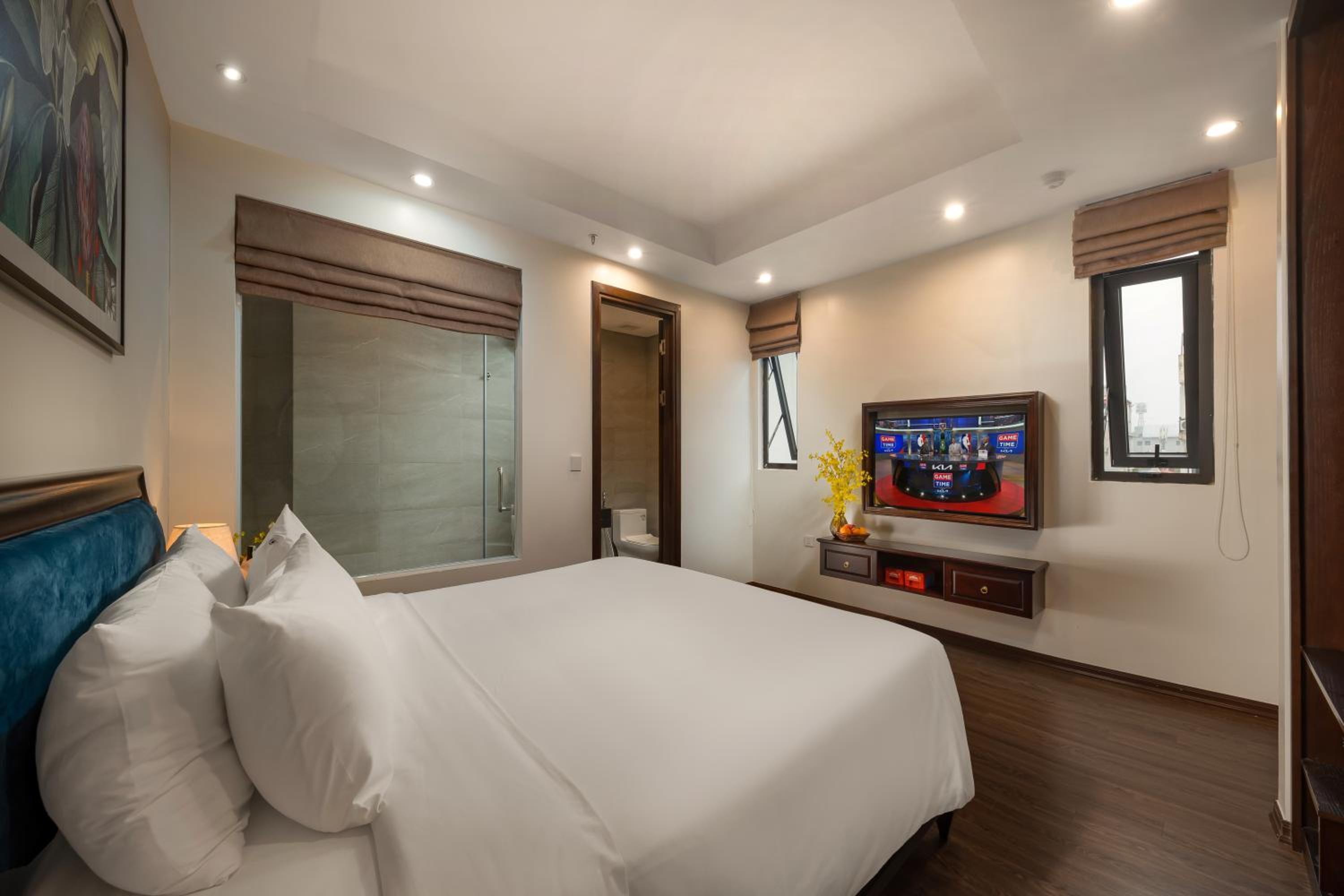 Double or Twin Room with View thumbnail 6