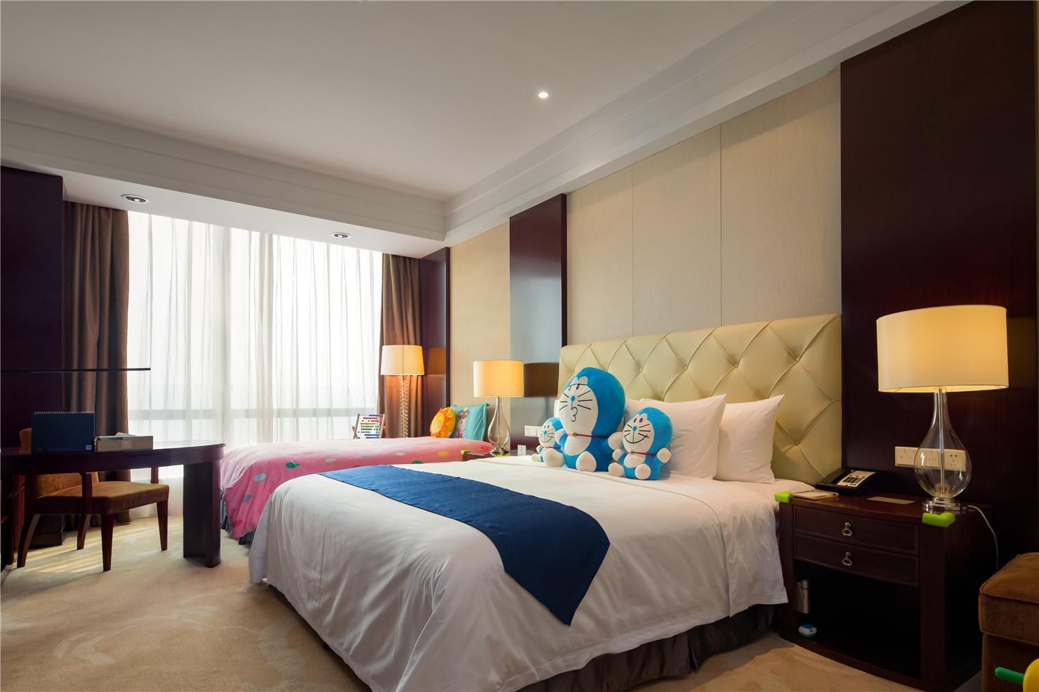 Deluxe Family Room