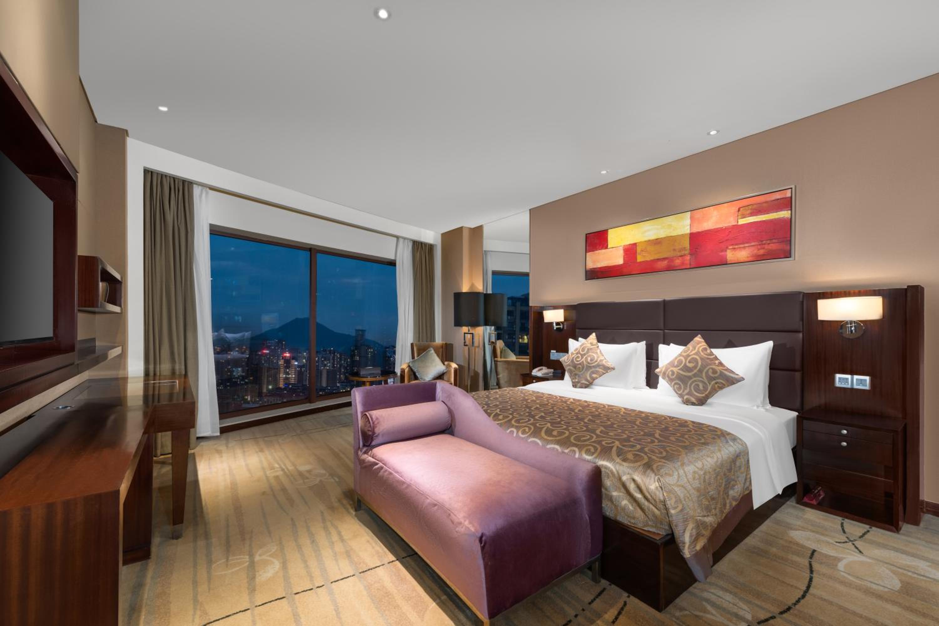 Deluxe King Suite