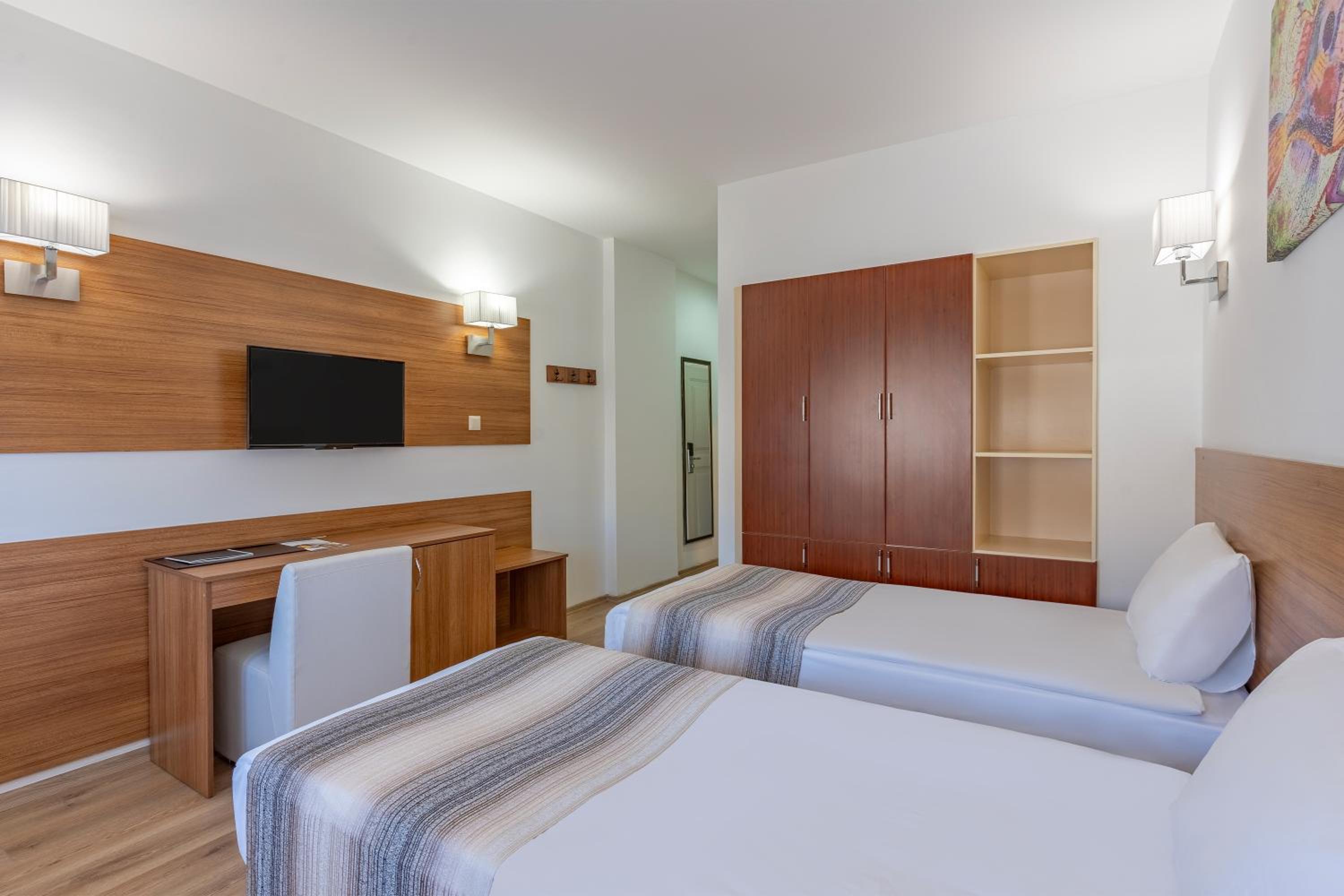 Standard Double or Twin Room photo 1