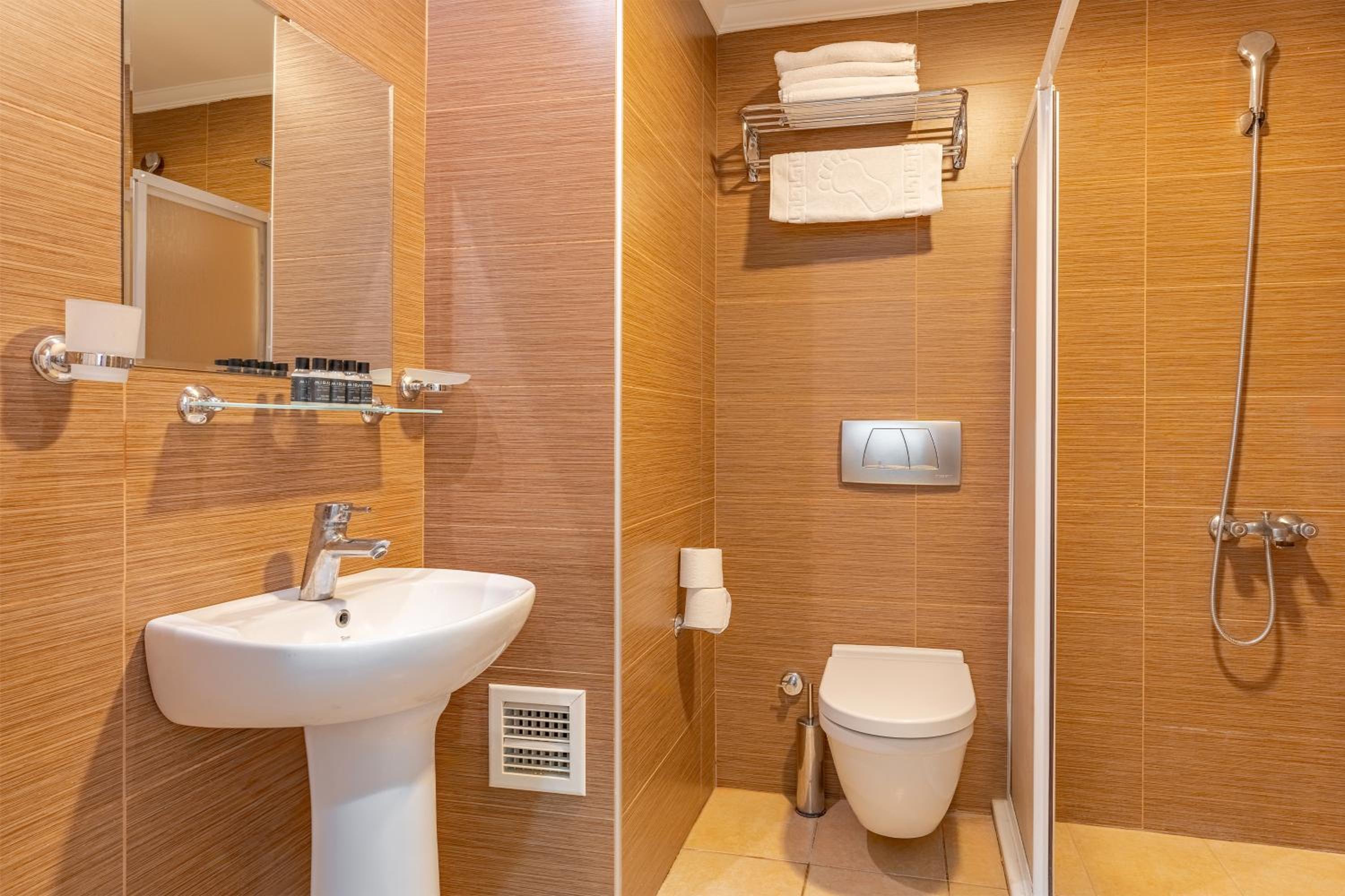 Standard Double or Twin Room photo 2