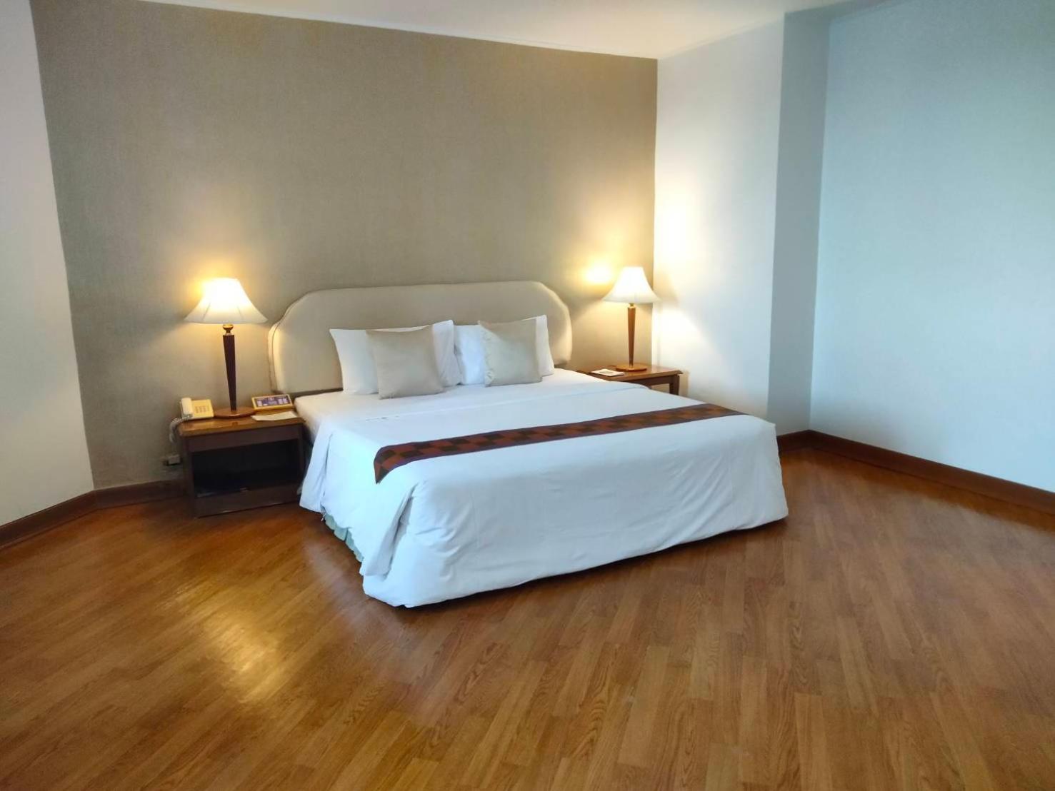 Deluxe Room - Photo 2