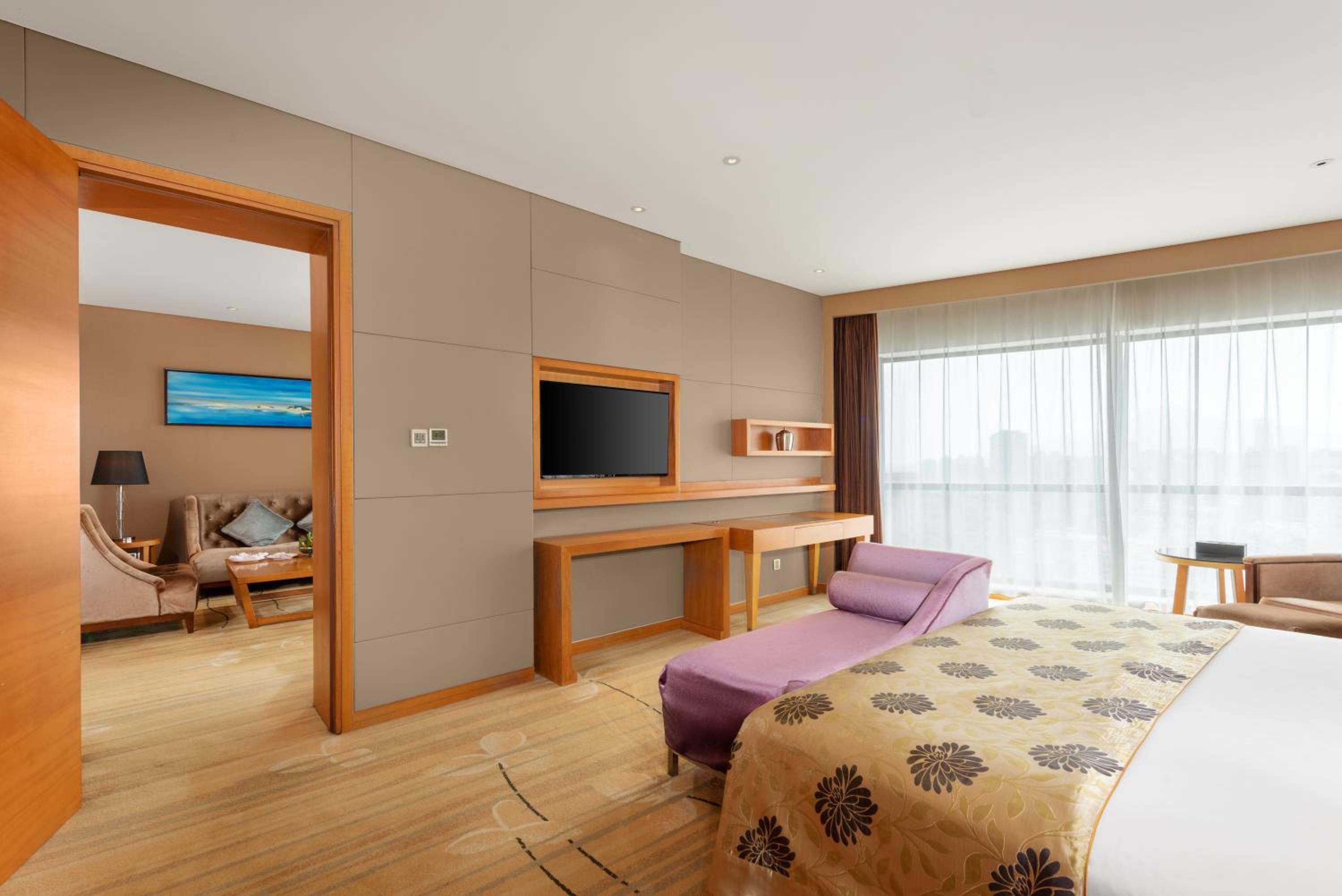 King Executive Suite with Garden View