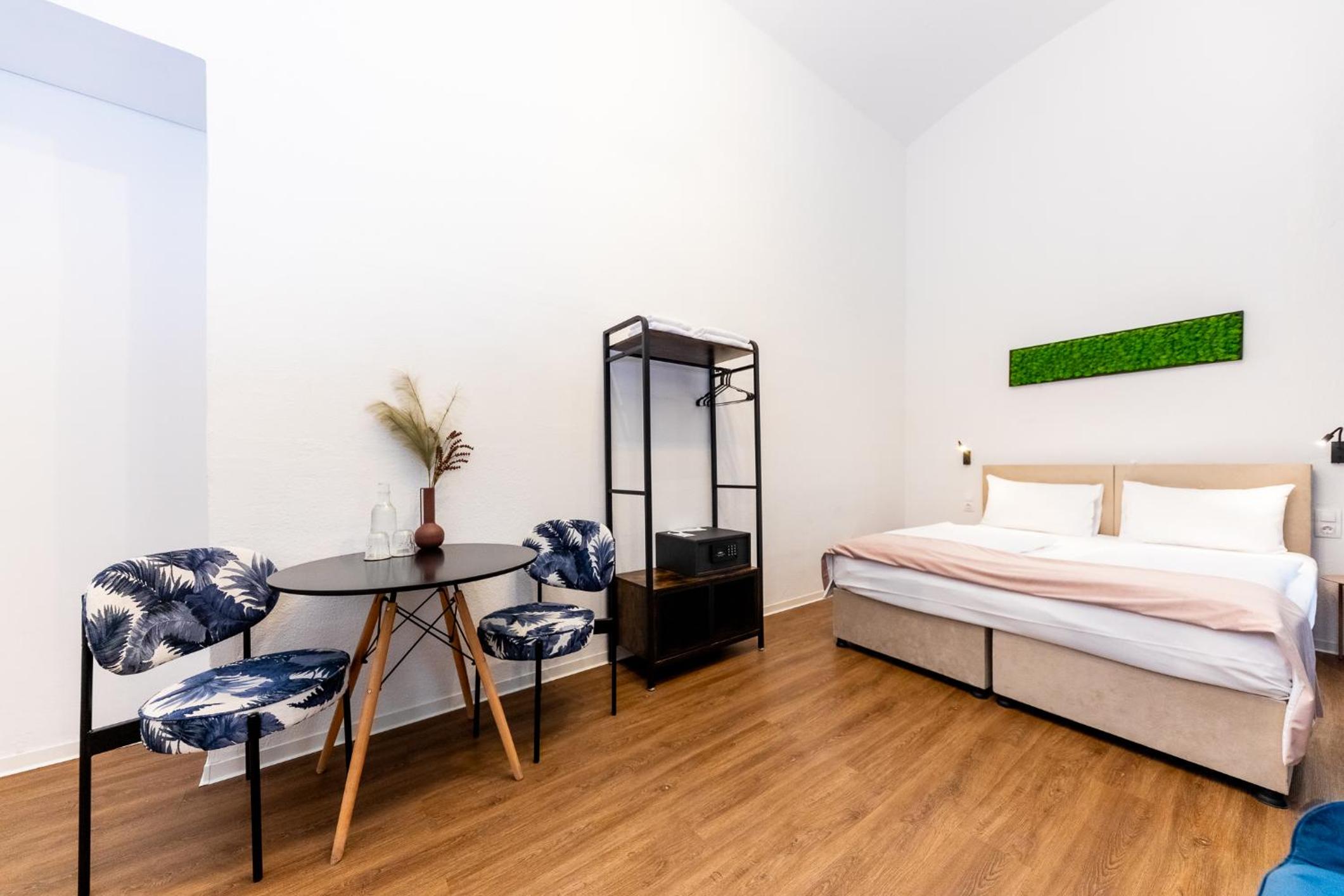Superior Double Room thumbnail 5