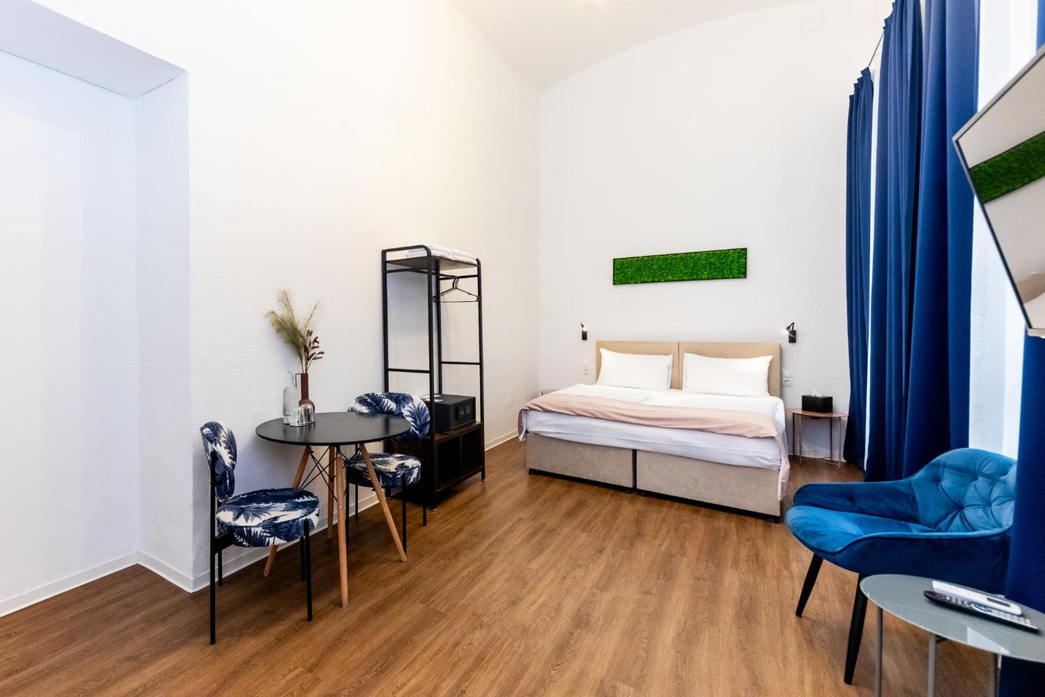Superior Double Room thumbnail 6
