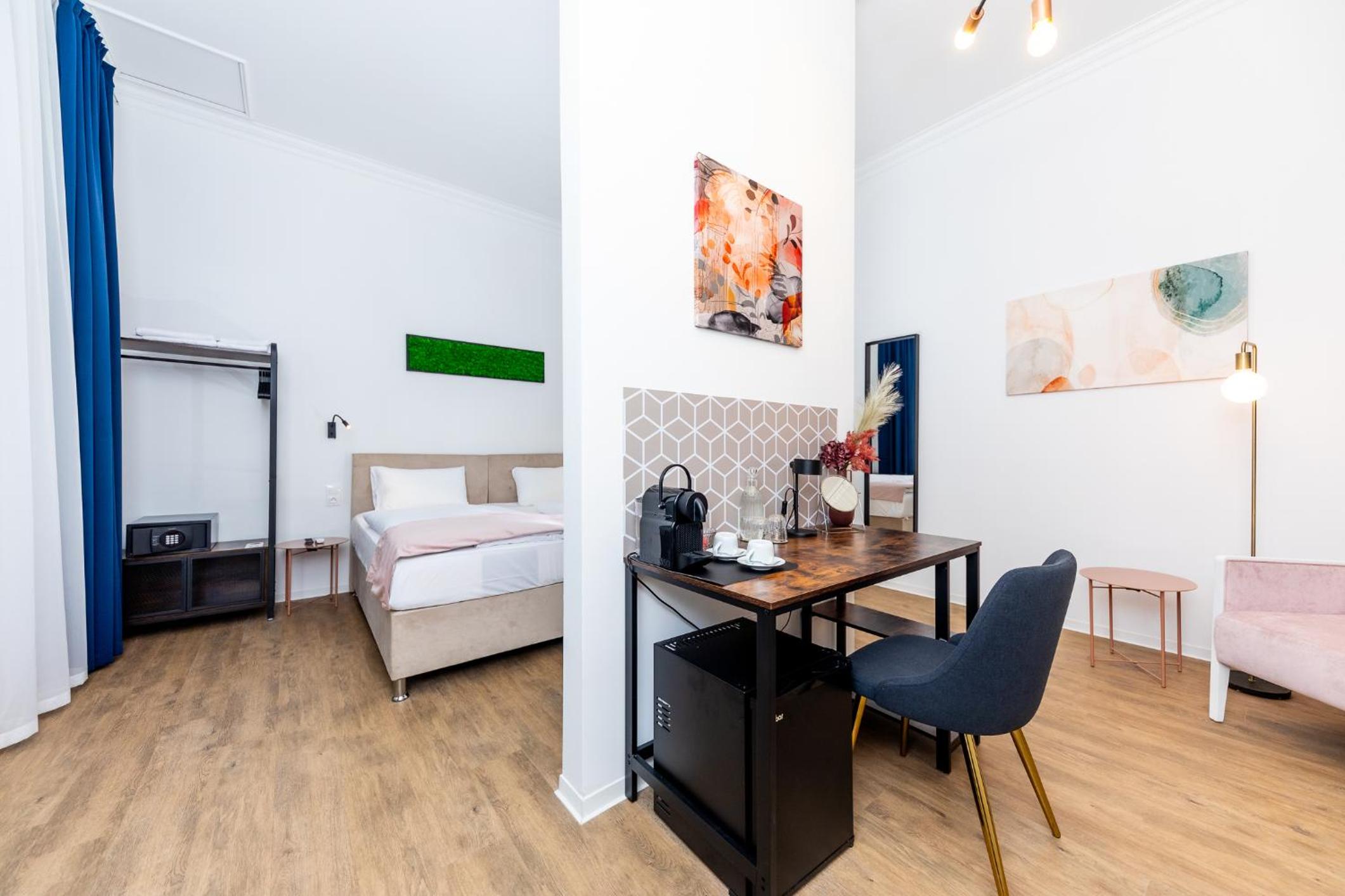 Deluxe Double Room - Photo 12