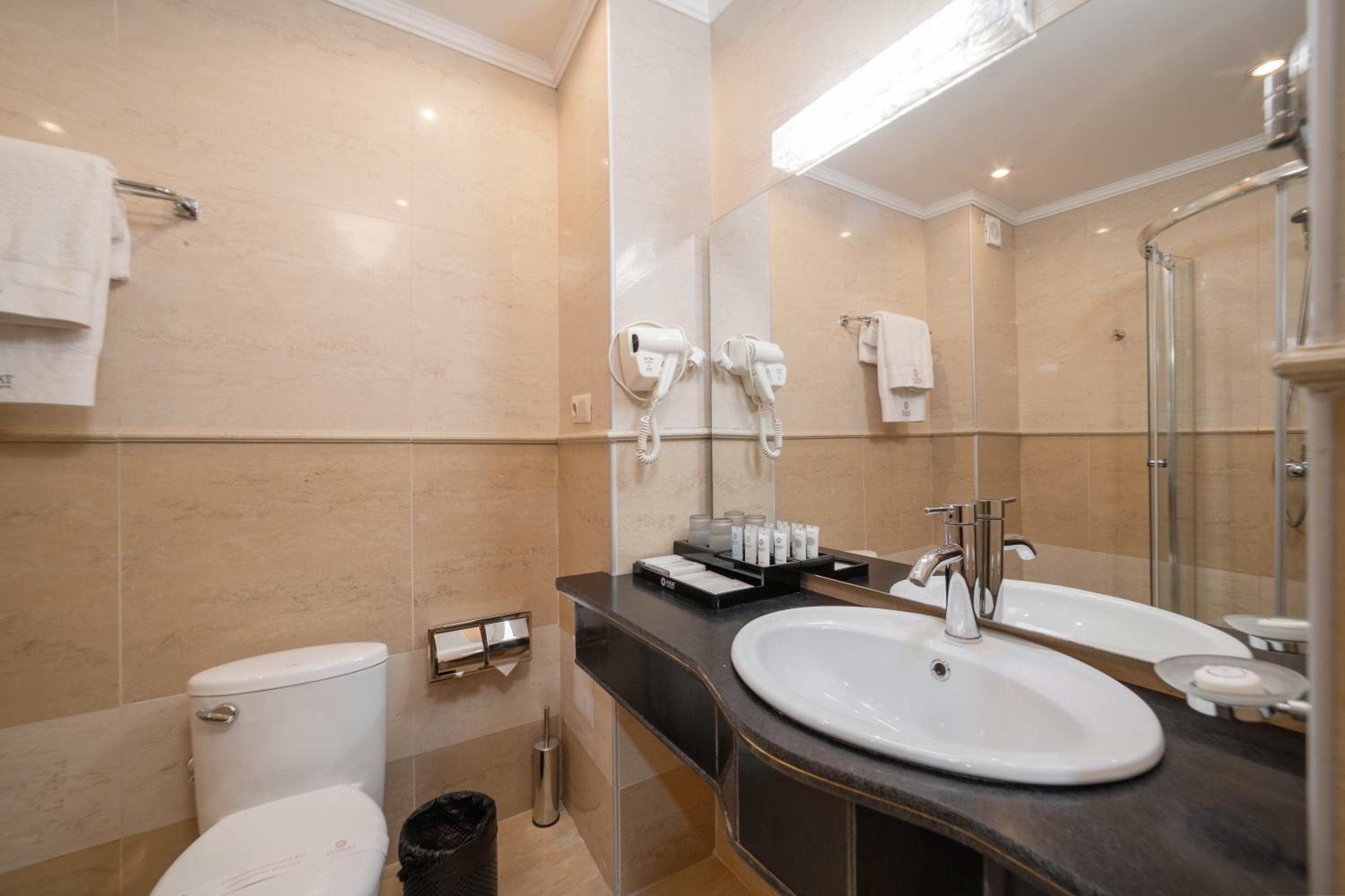Double Or Twin Room - Photo 6