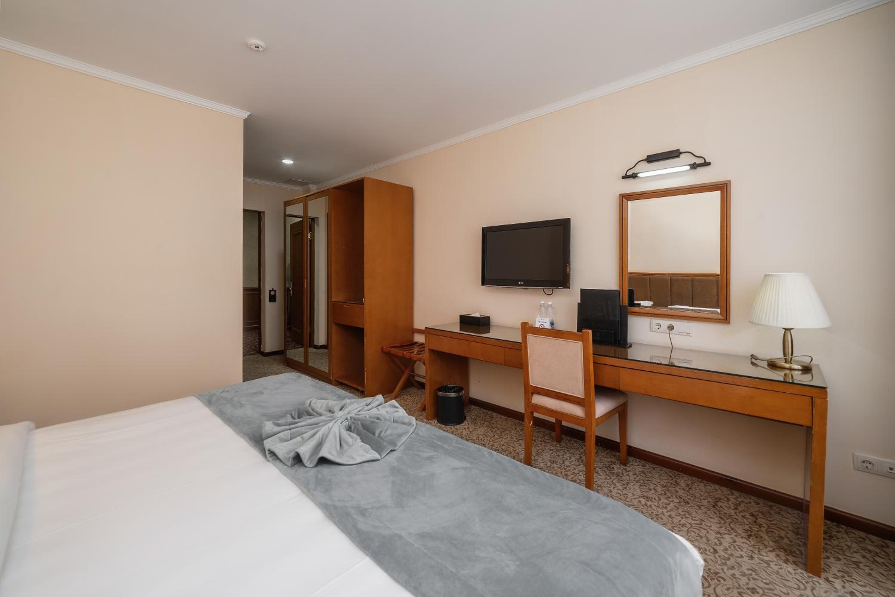 Double Or Twin Room - Photo 3