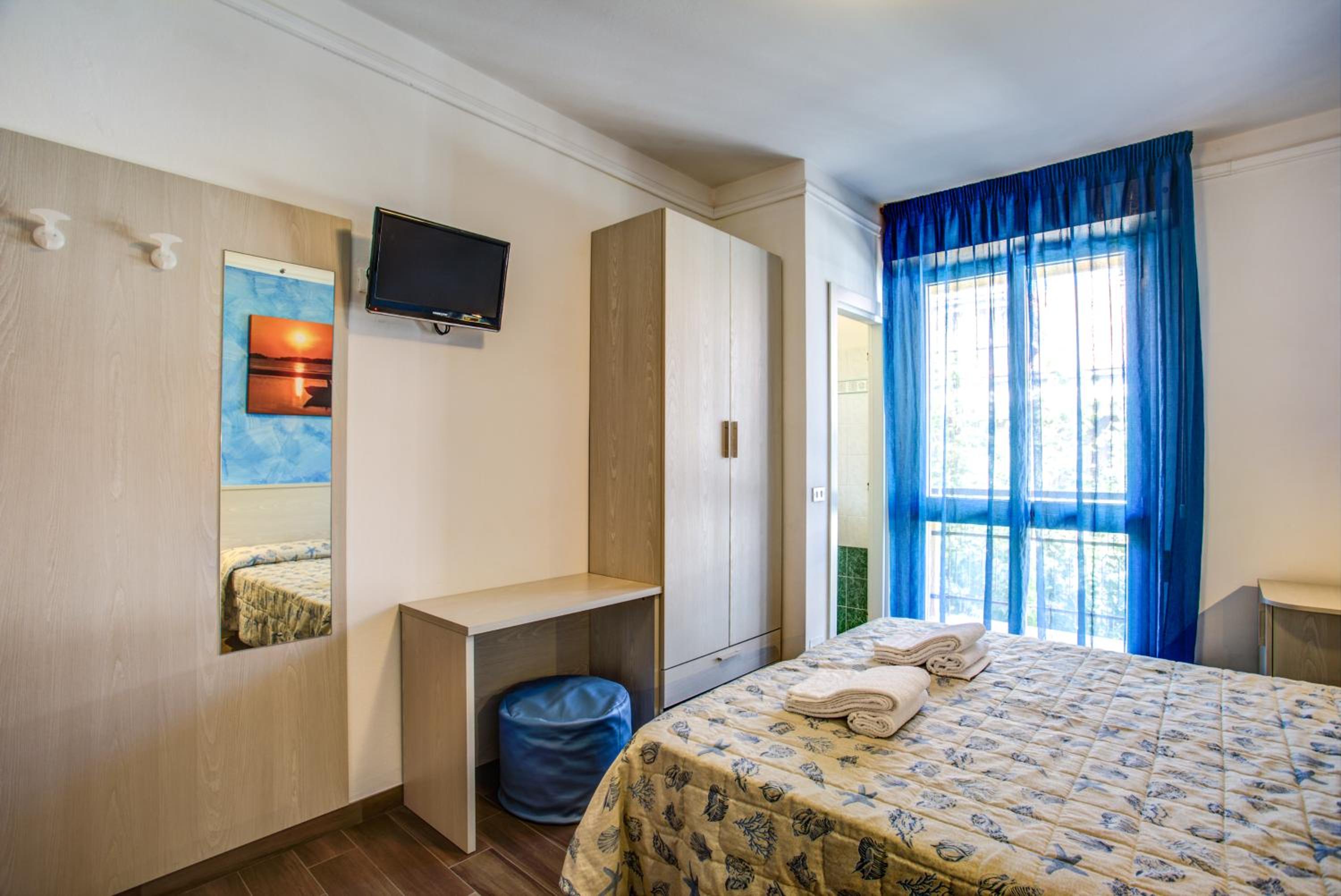 Double or Twin Room with Sea View photo 1