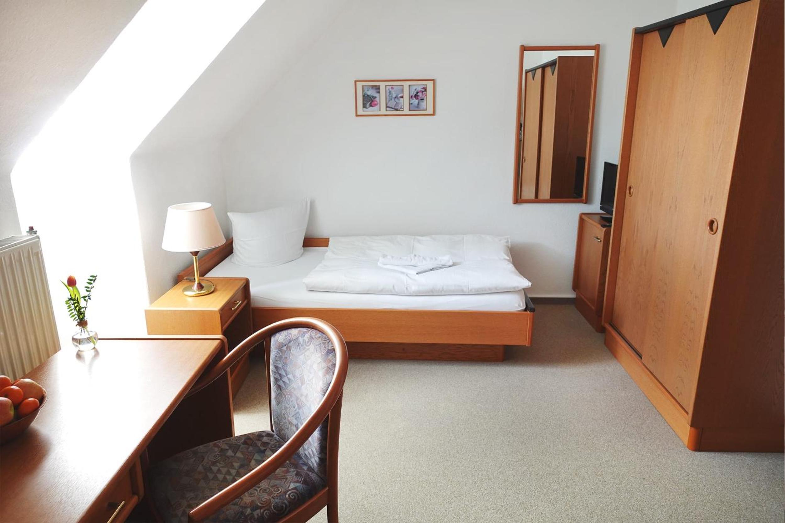 Single Room with Bathroom photo 1