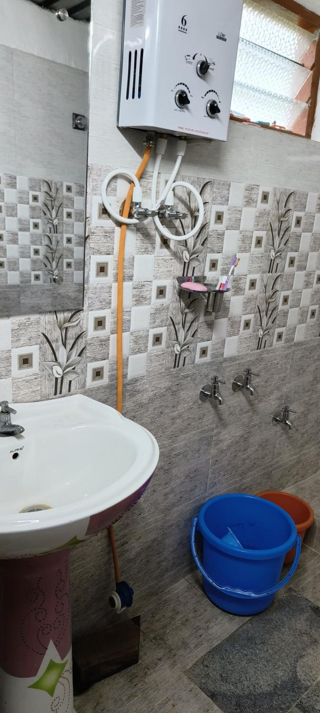 Deluxe Double Room (2 Adults + 1 Child) photo 3