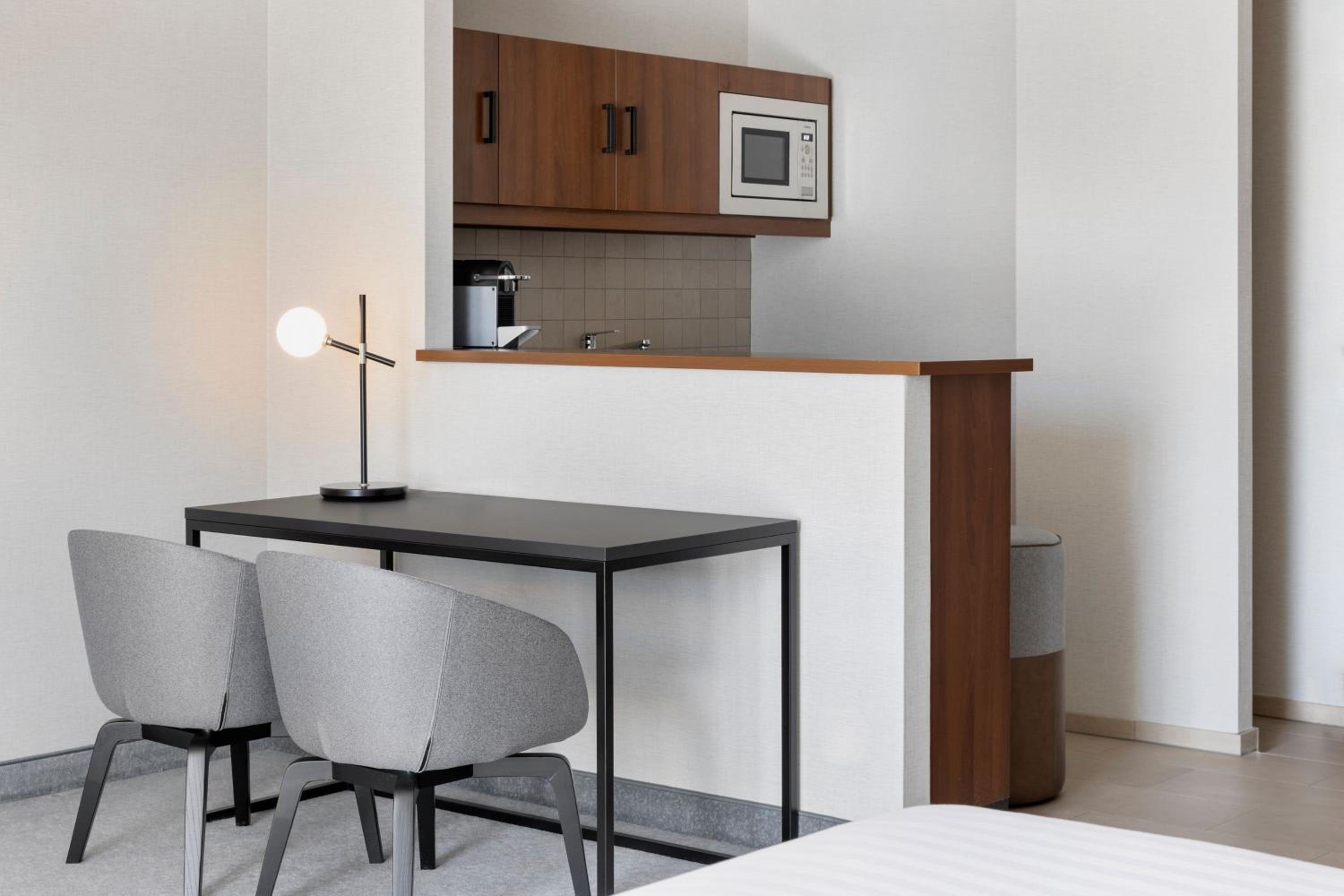 Superior room, Larger Guest room, 1 King, Sofa bed - Photo 3