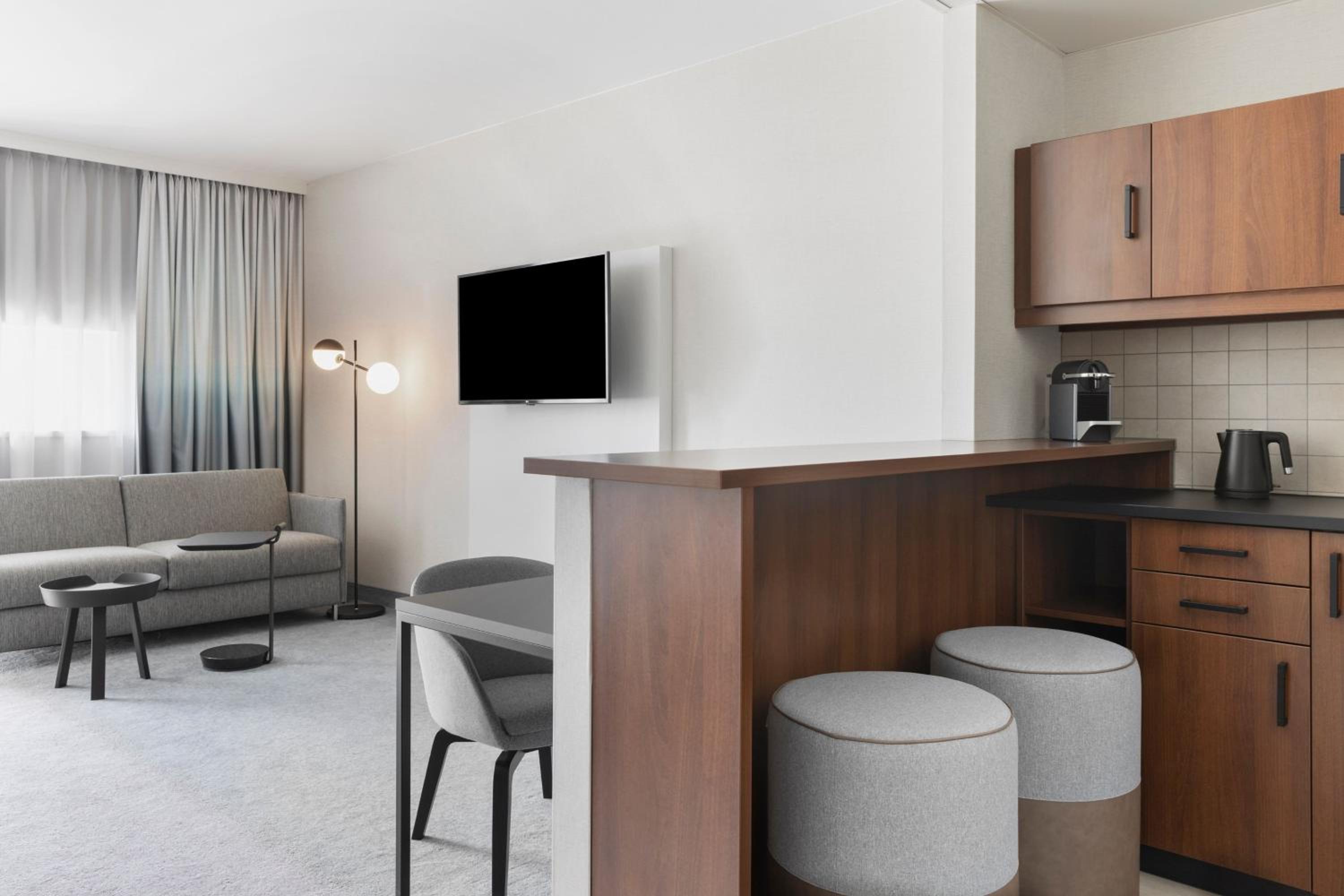 Superior room, Larger Guest room, 1 King, Sofa bed - Photo 7