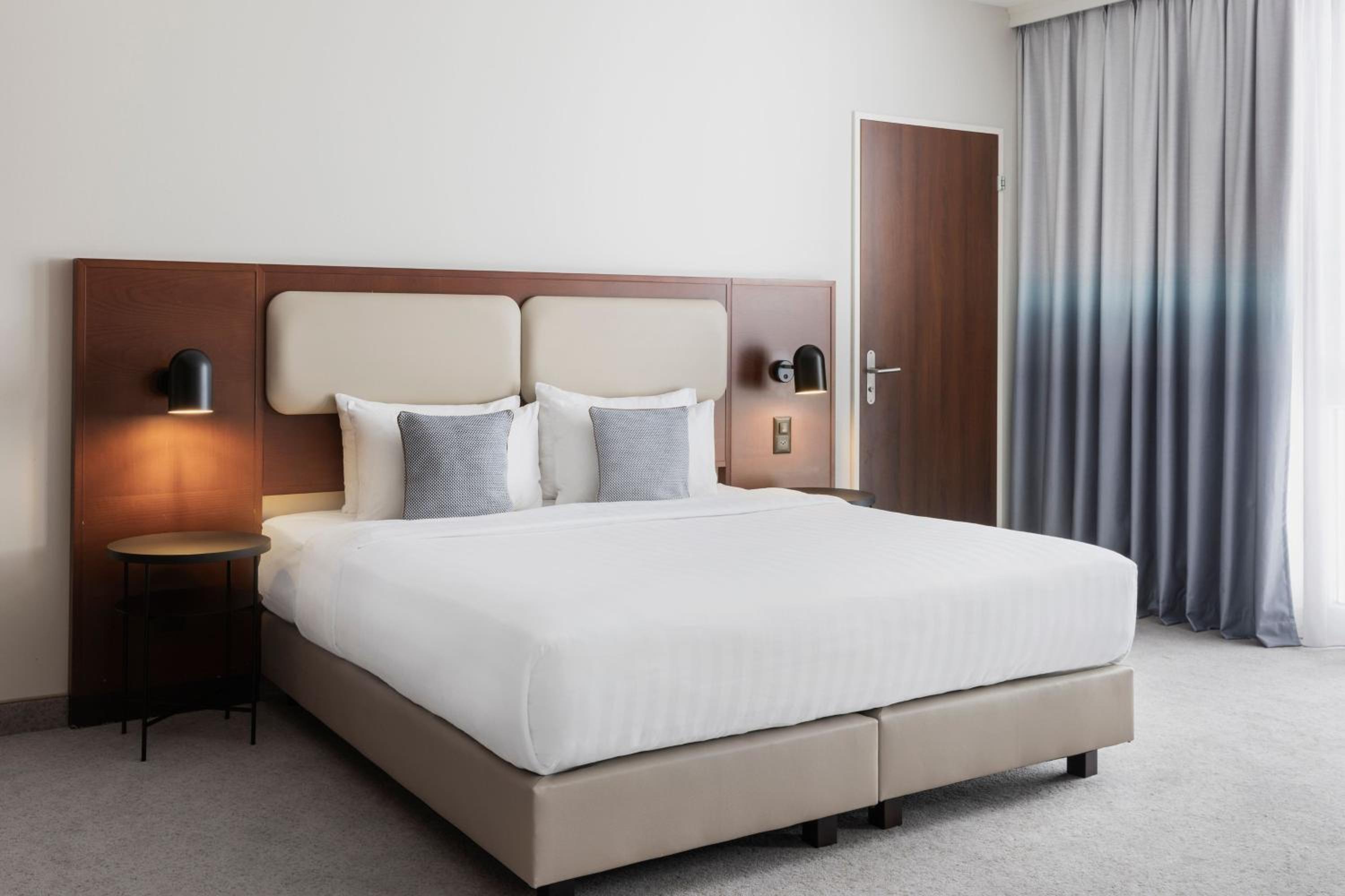 Superior room, Larger Guest room, 1 King, Sofa bed - Photo 5