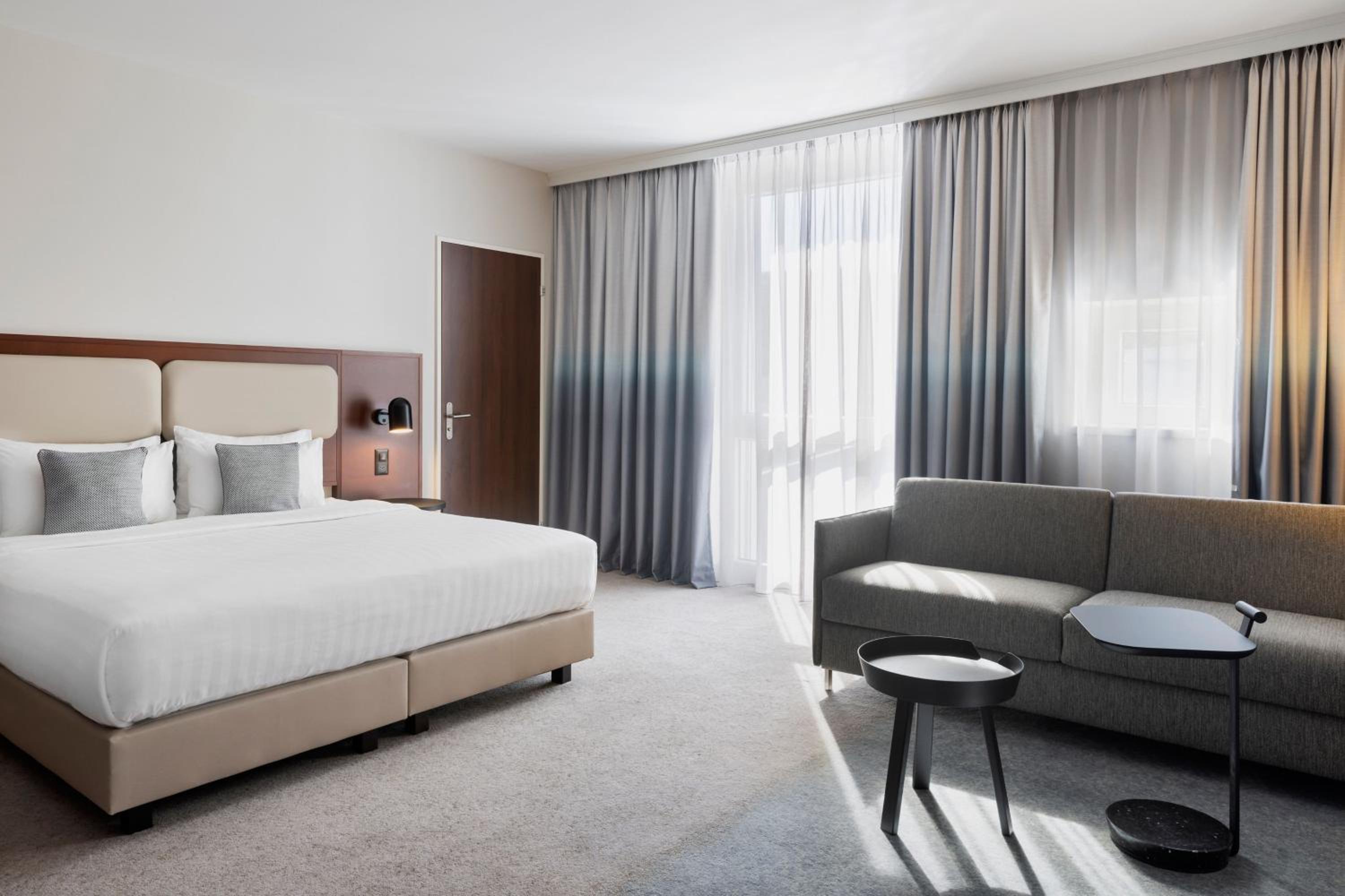 Superior room, Larger Guest room, 1 King, Sofa bed - Photo 6