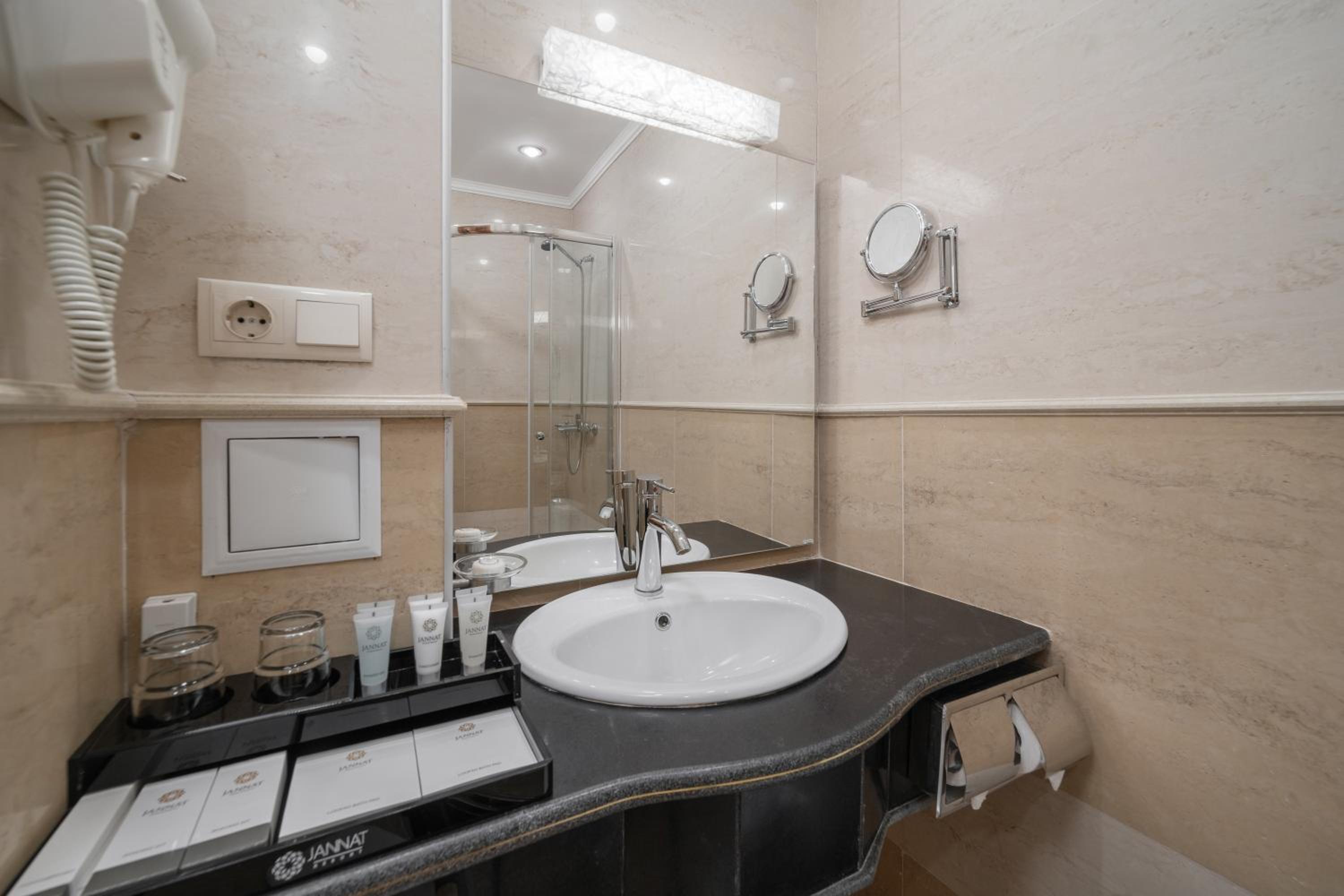 Family Suite - Photo 9