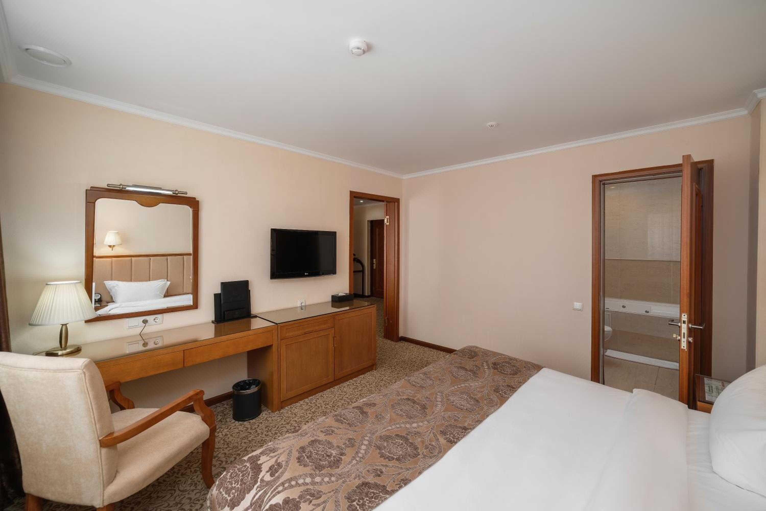 Family Suite - Photo 8