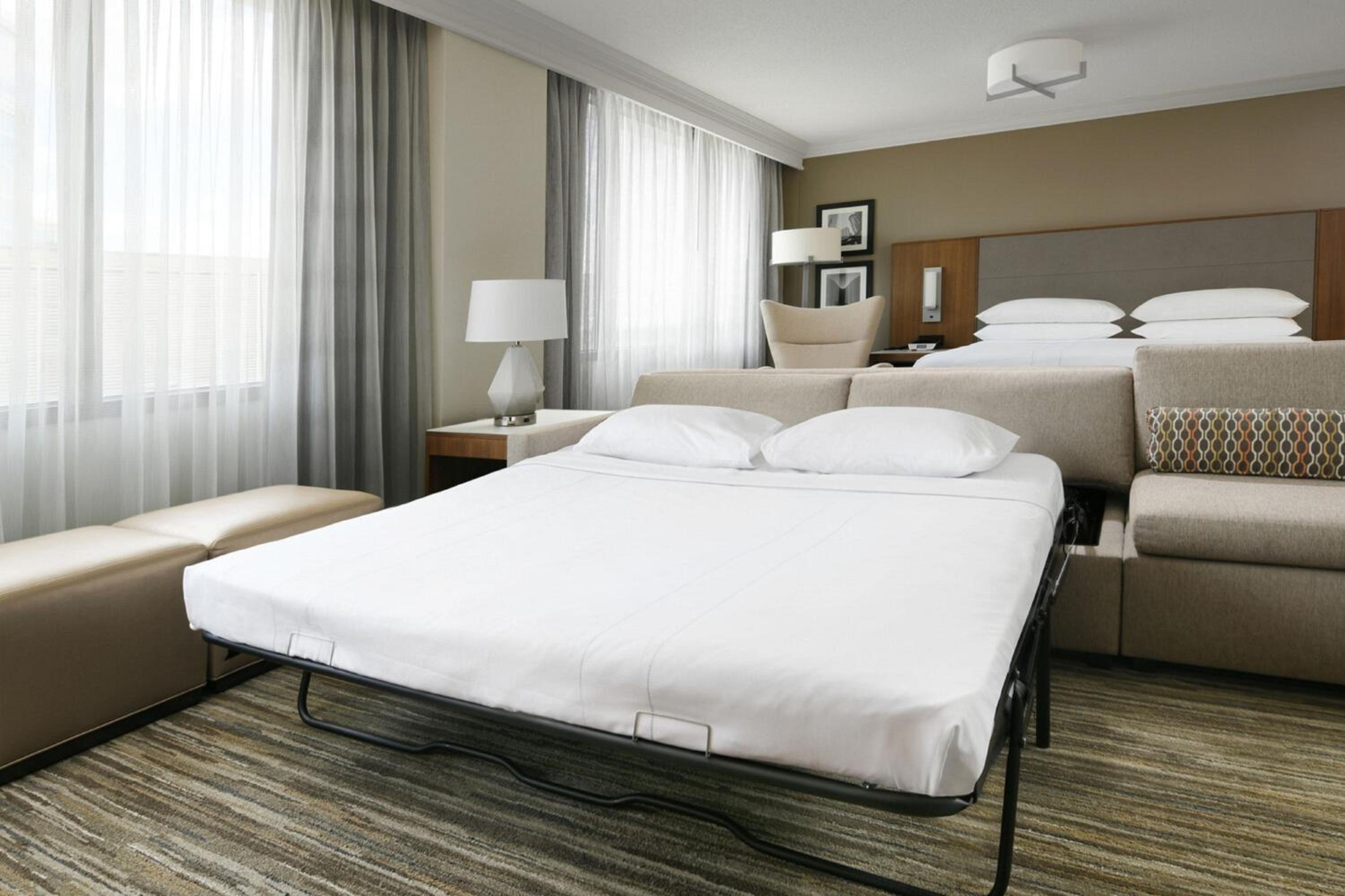 1 Bedroom Executive Suite, 1 King, Sofa bed - Photo 3