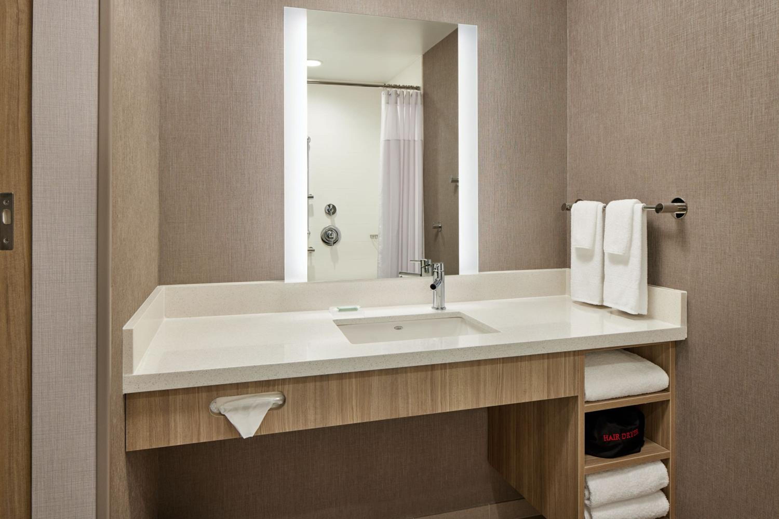 Queen Suite with Two Queen Beds and Trundle Bed - 1st Floor - Photo 7