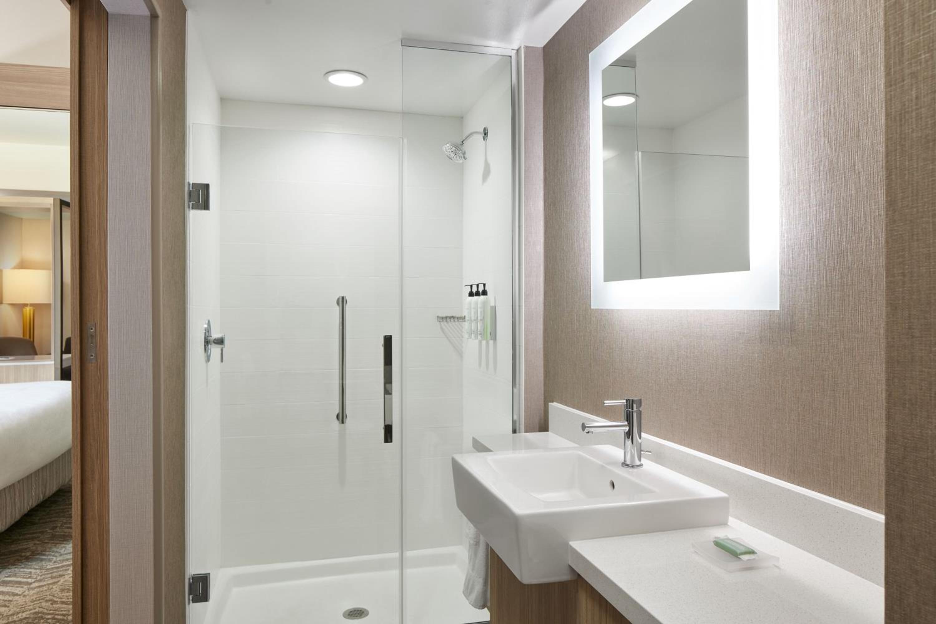 Queen Suite with Two Queen Beds and Trundle Bed - 1st Floor - Photo 8