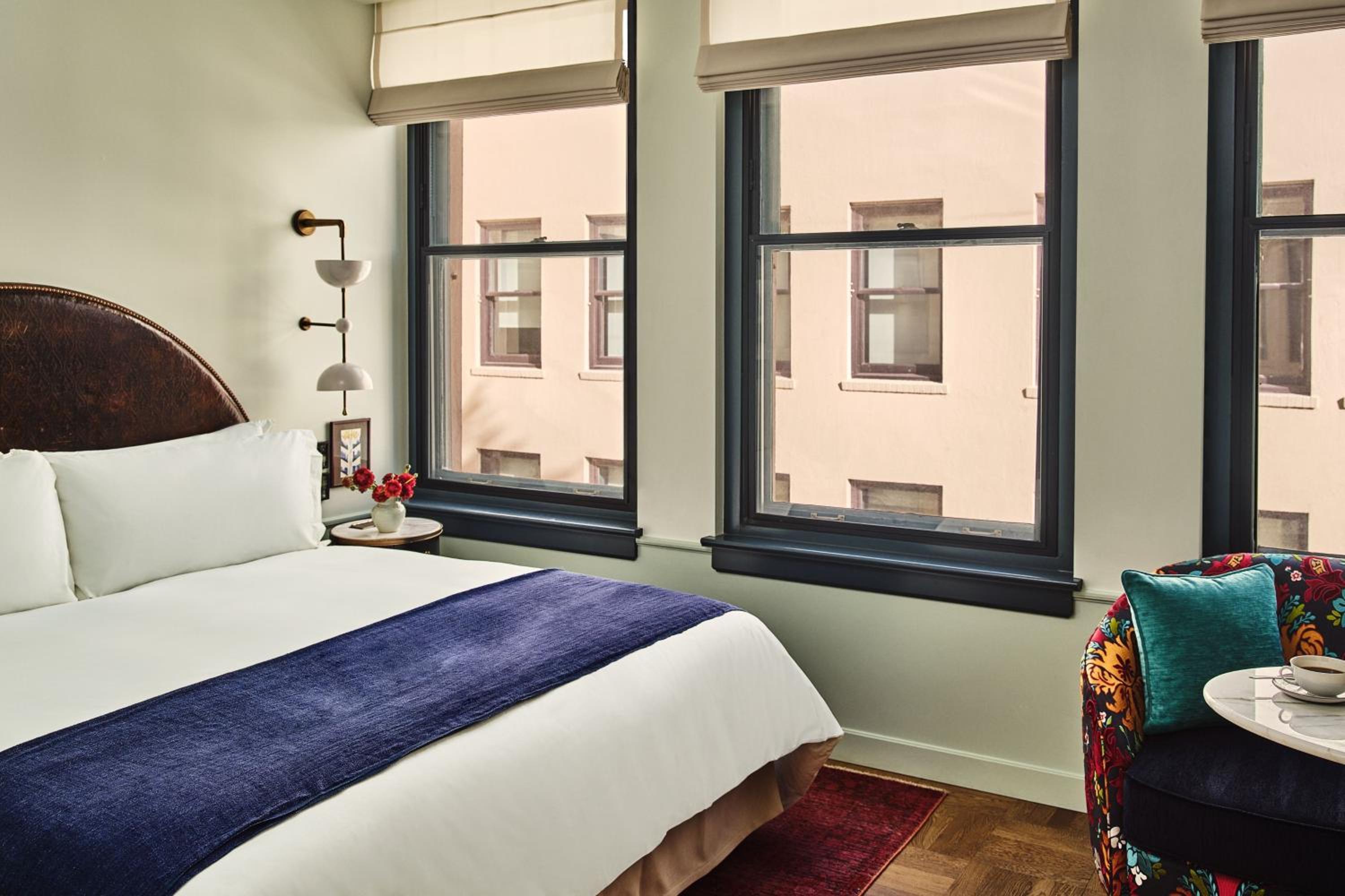 King Room with One King Bed (Non Smoking)