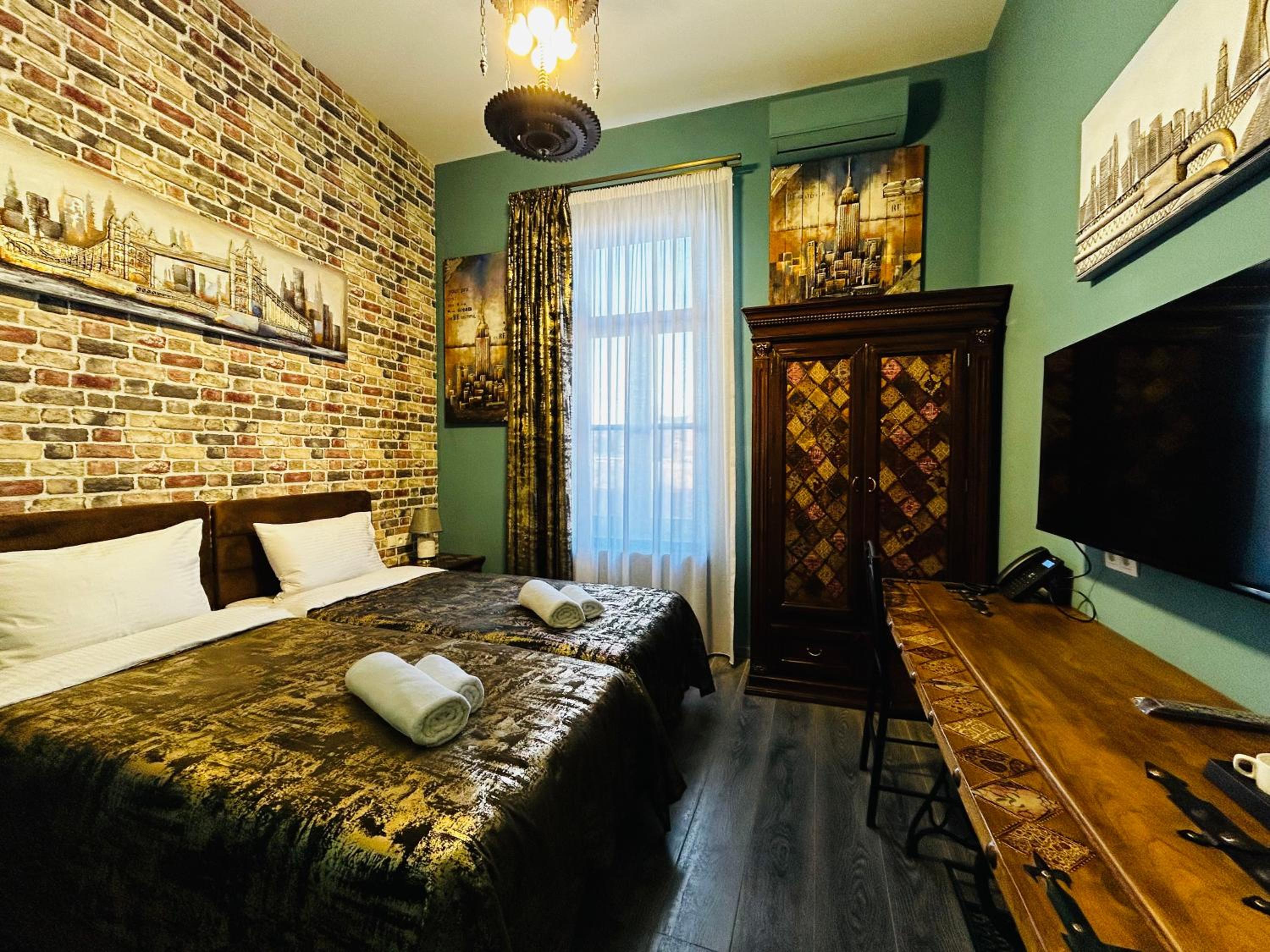 Budget Twin Room - Photo 6