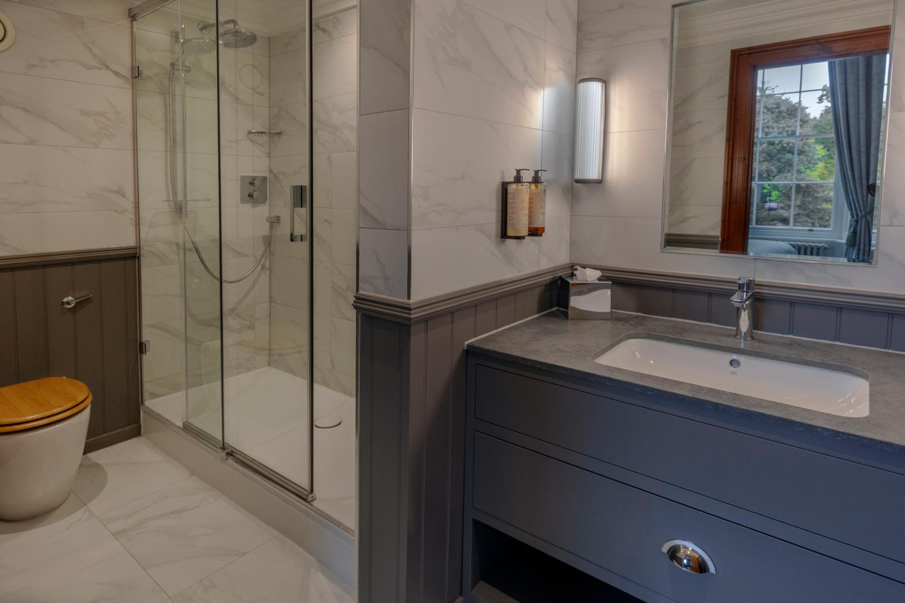 King Suite - Photo 6