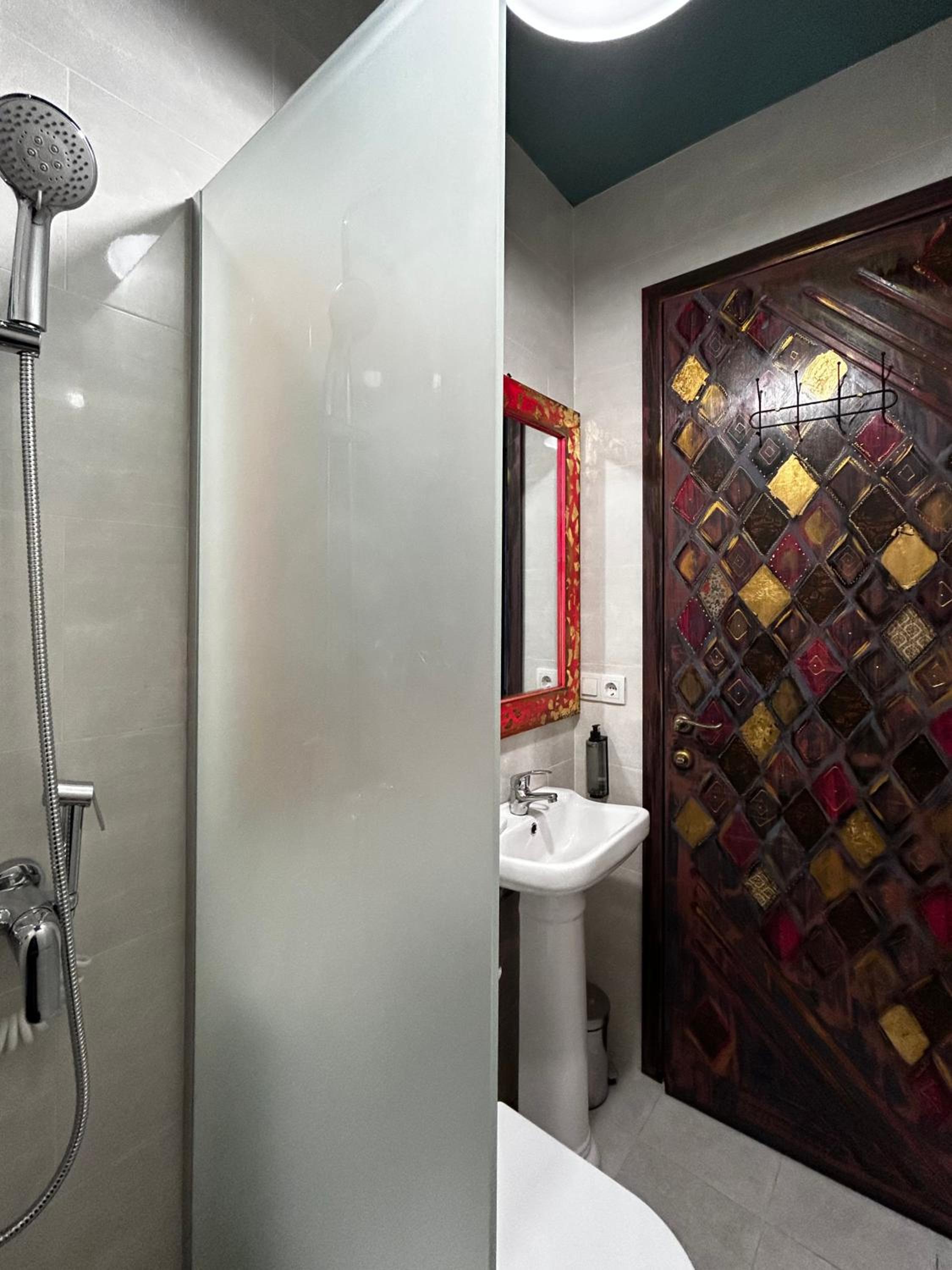 Budget Twin Room - Photo 10