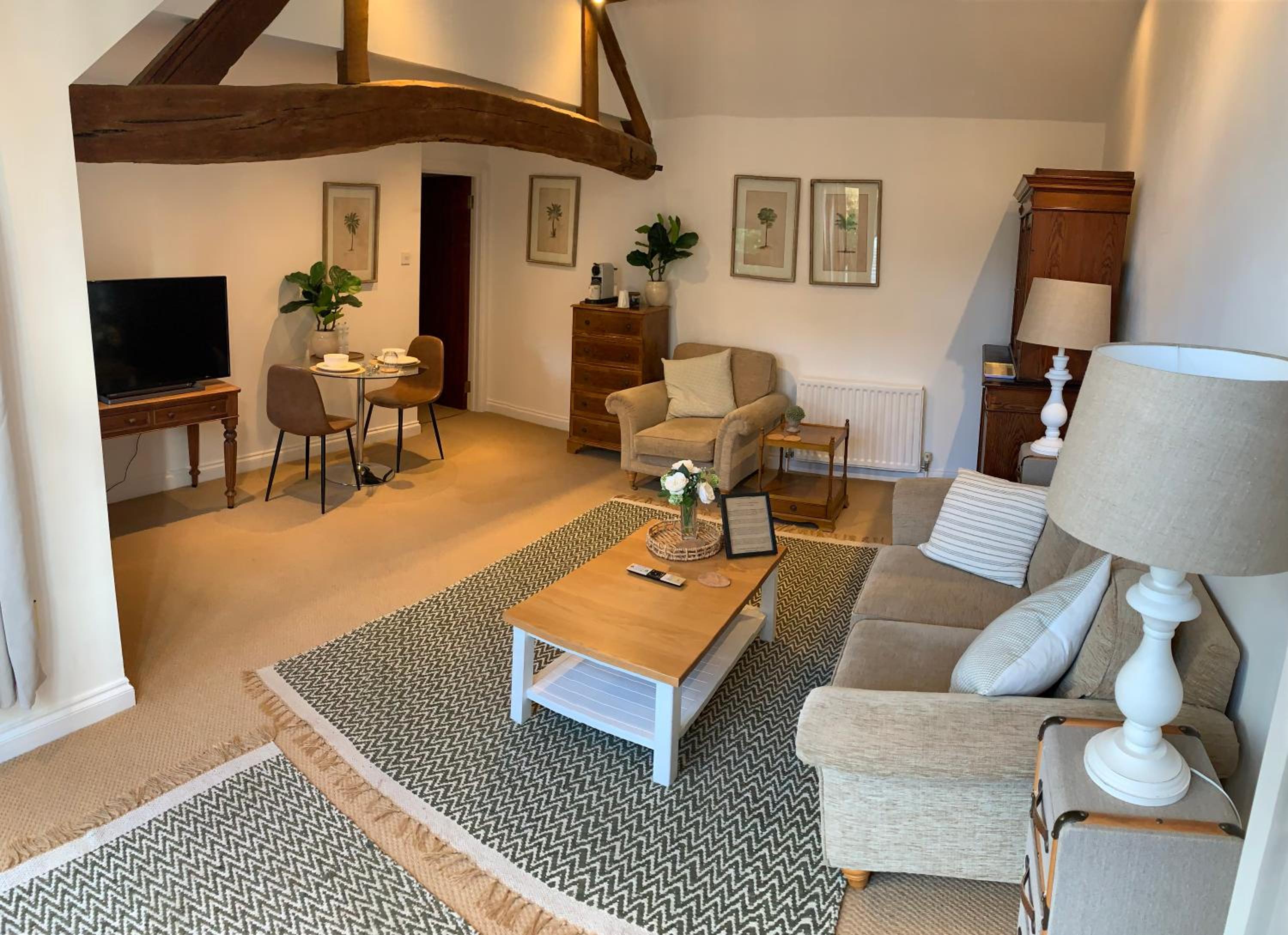 Deluxe King Suite photo 1