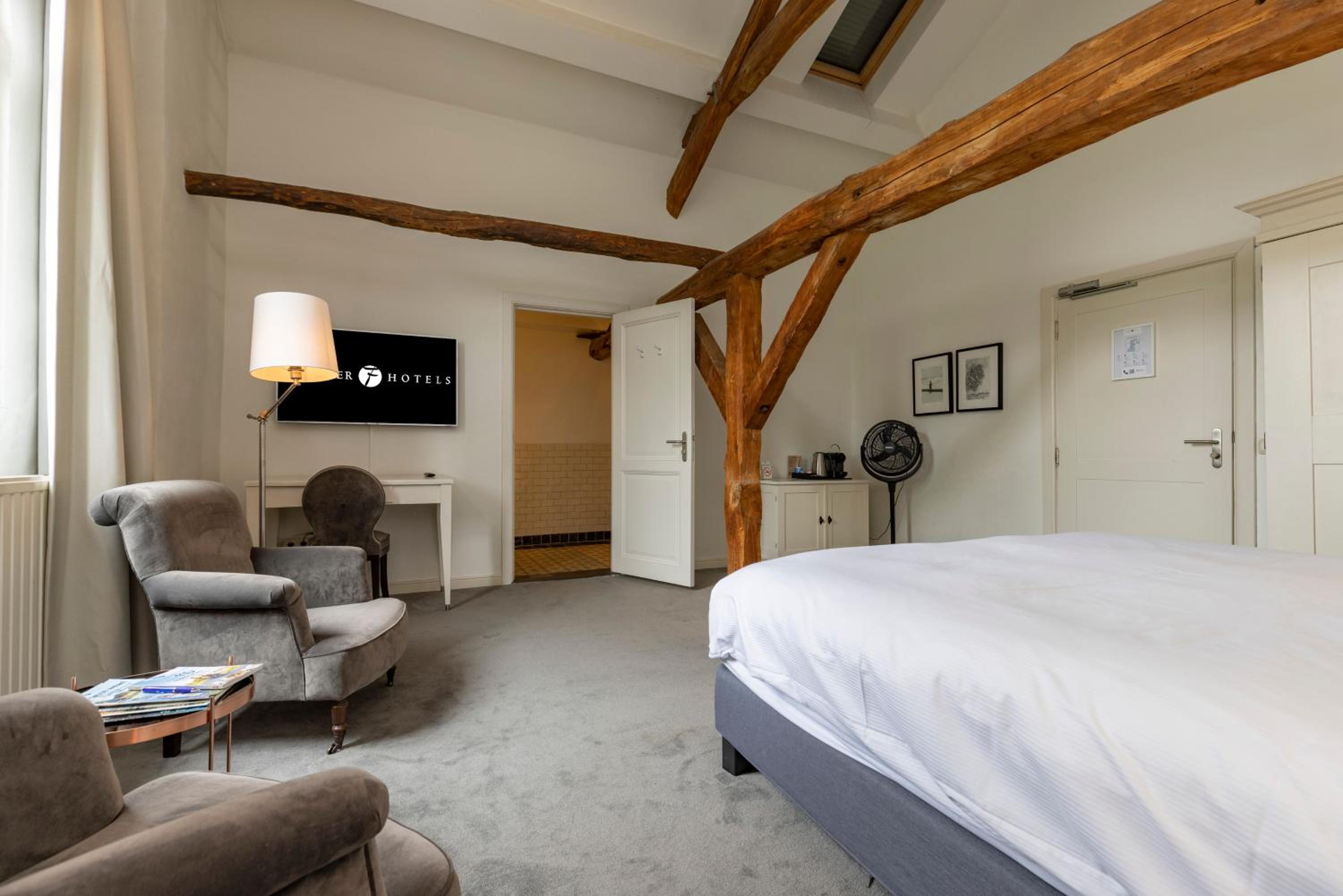 Suite - Photo 9