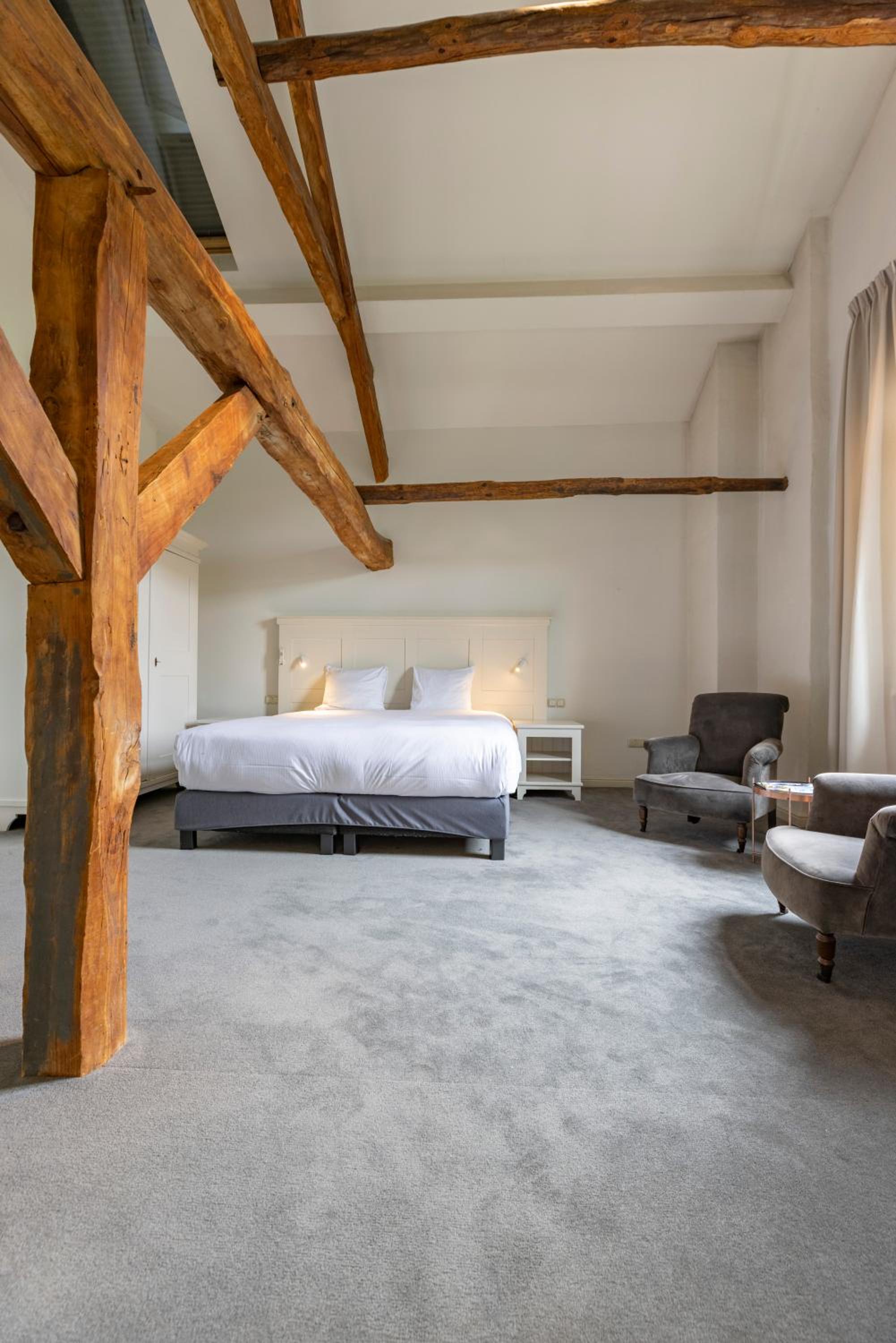 Suite - Photo 11