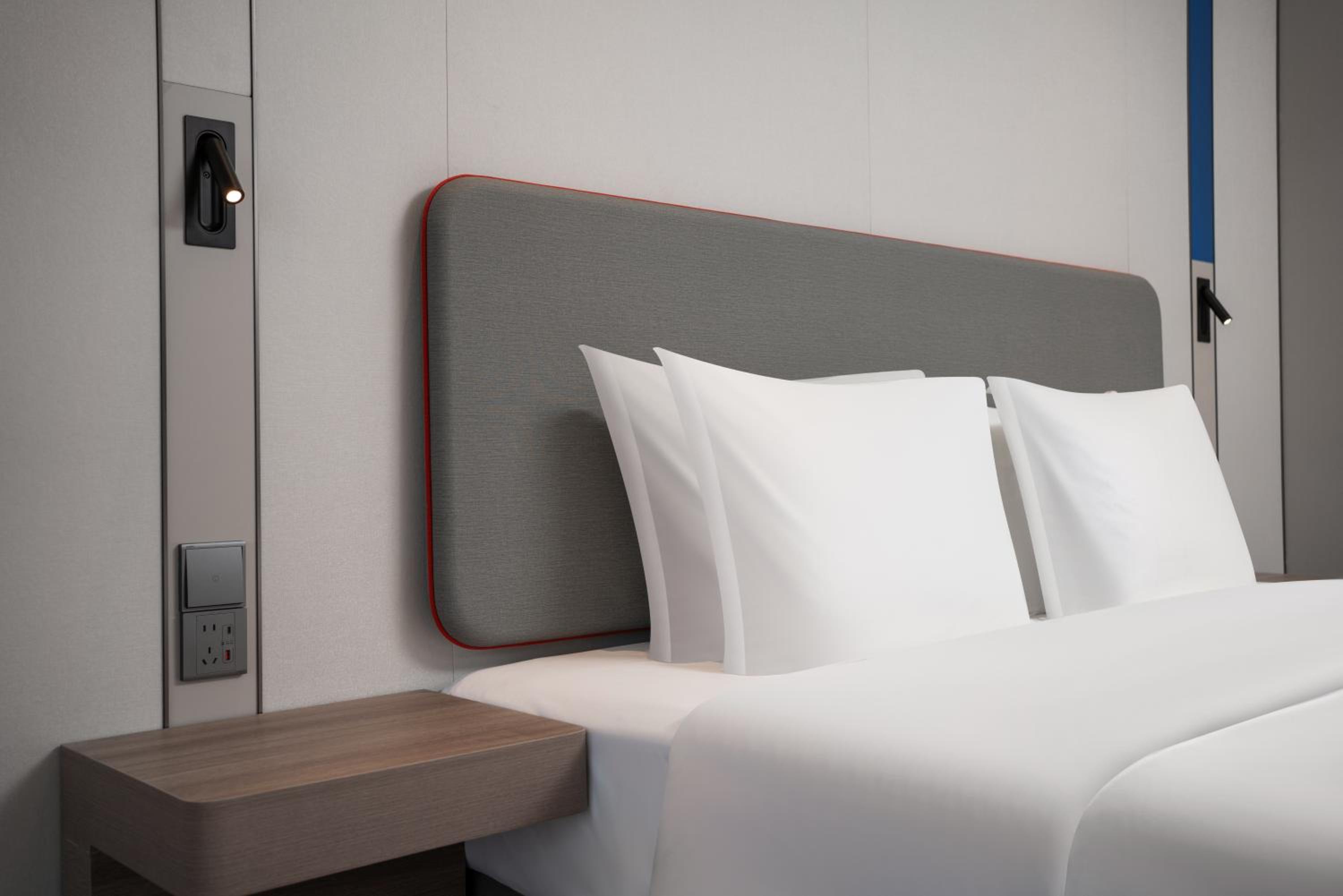 Standard King Room with Extra Floor Space photo 3