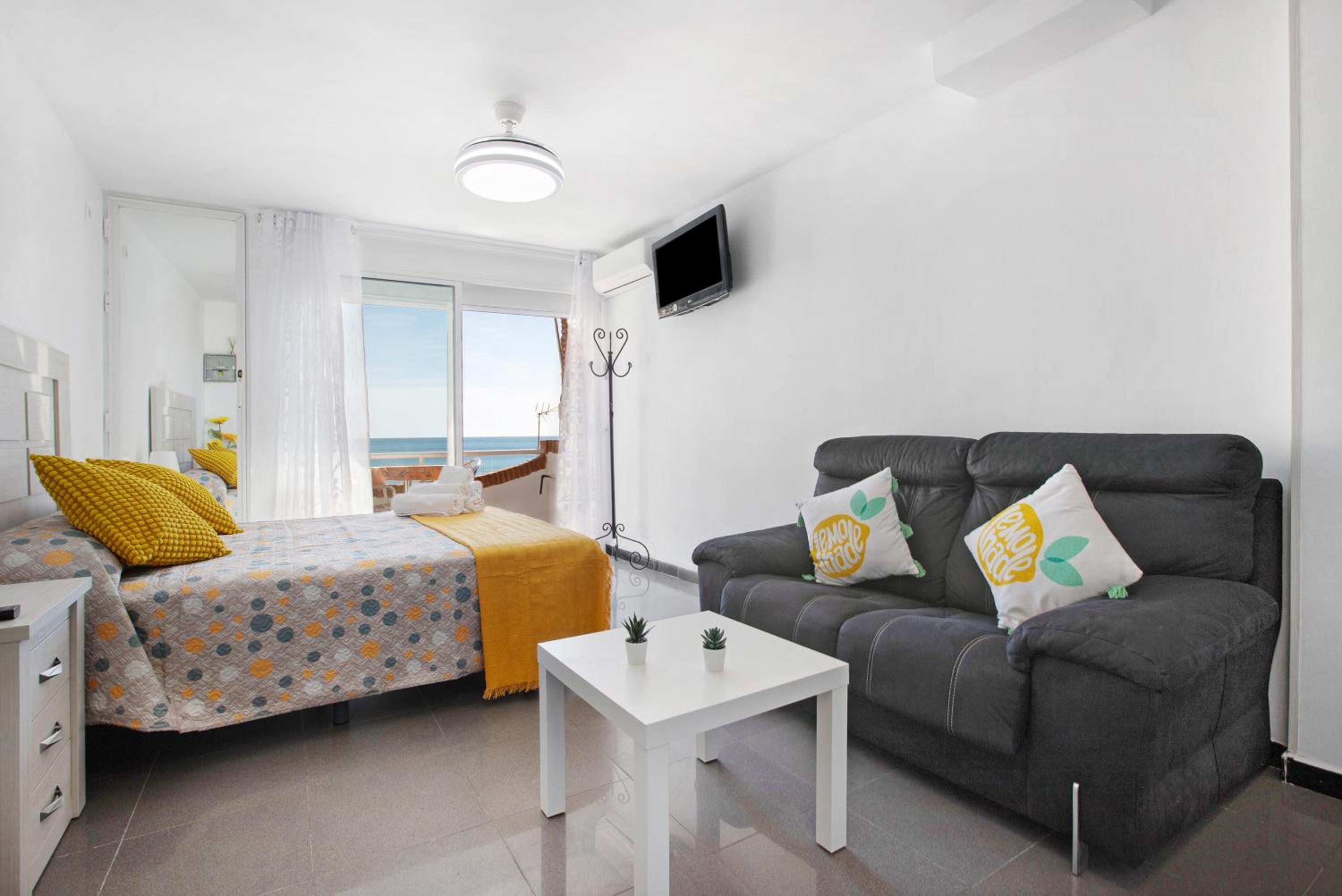 Apartamento de un dormitorio superior con balcón