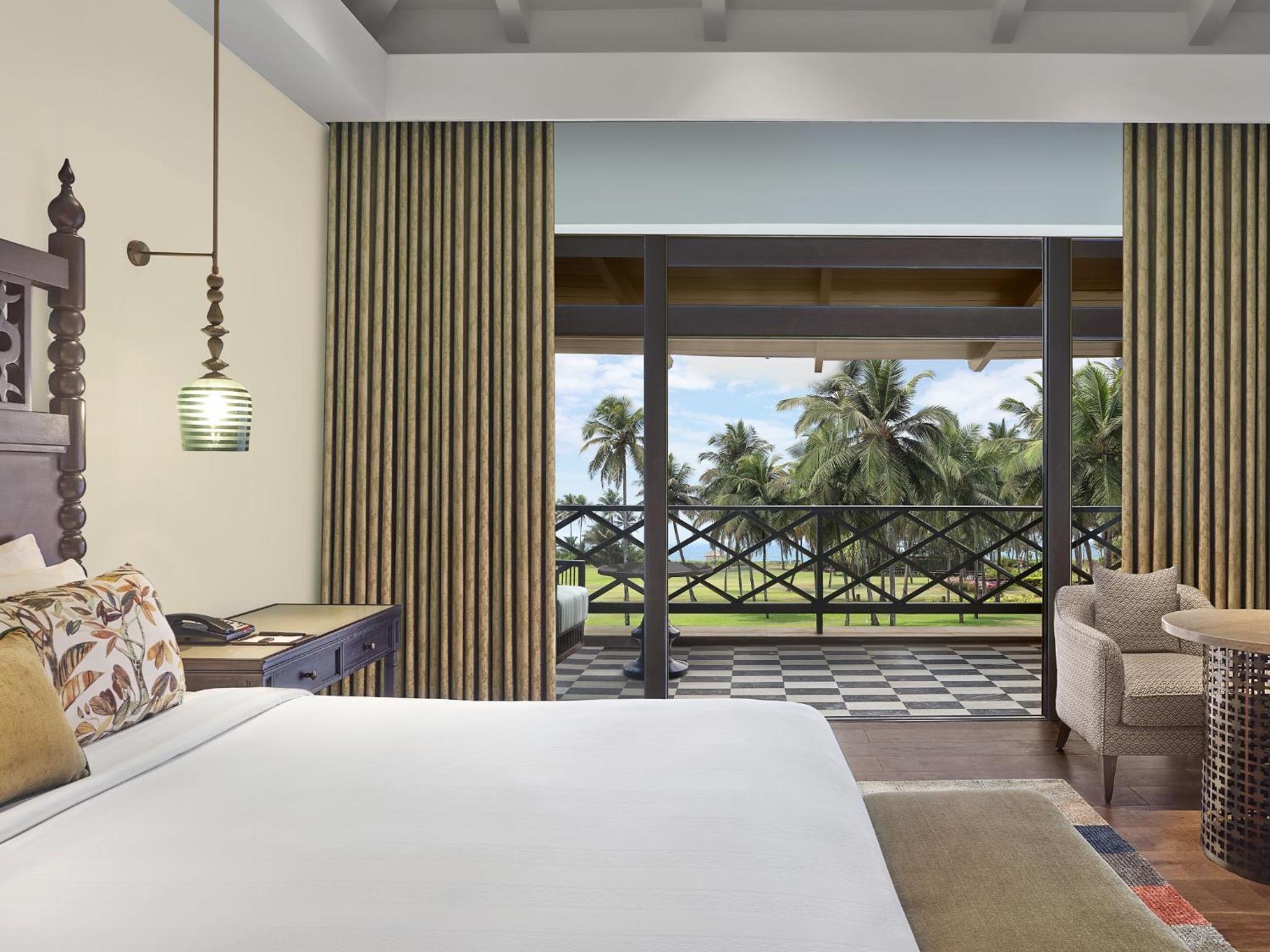 Guest Room with One King Bed (Non Smoking) photo 1
