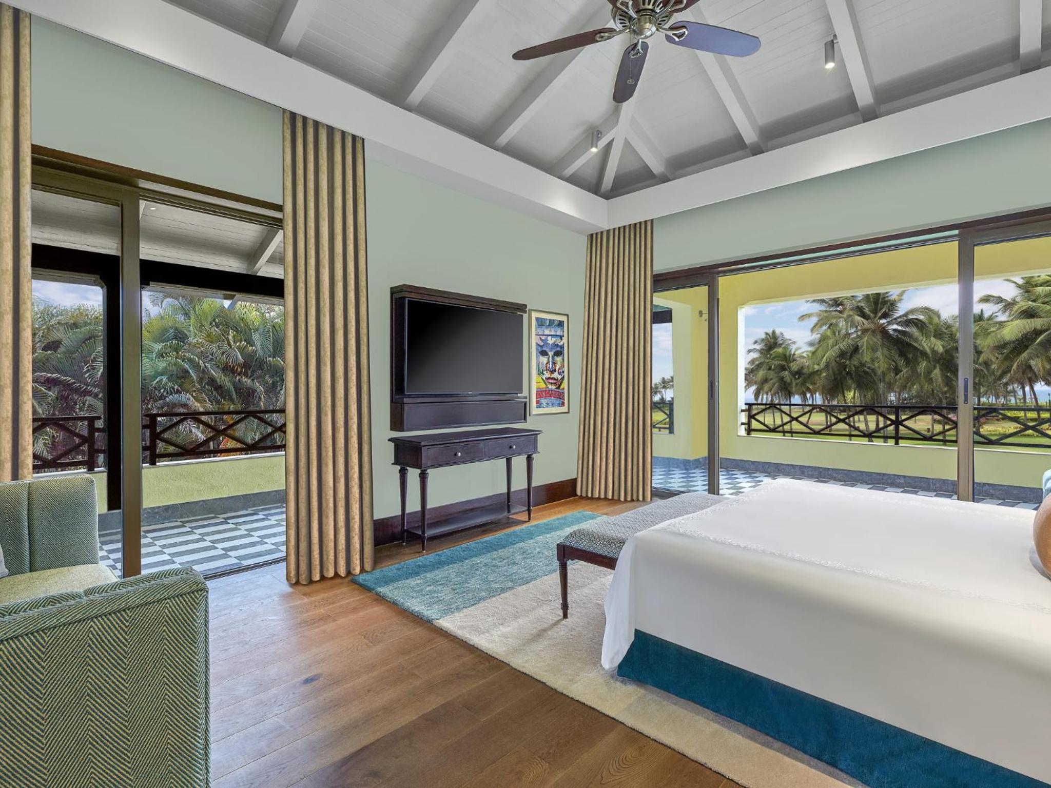 One-Bedroom King Suite with Sea View photo 1