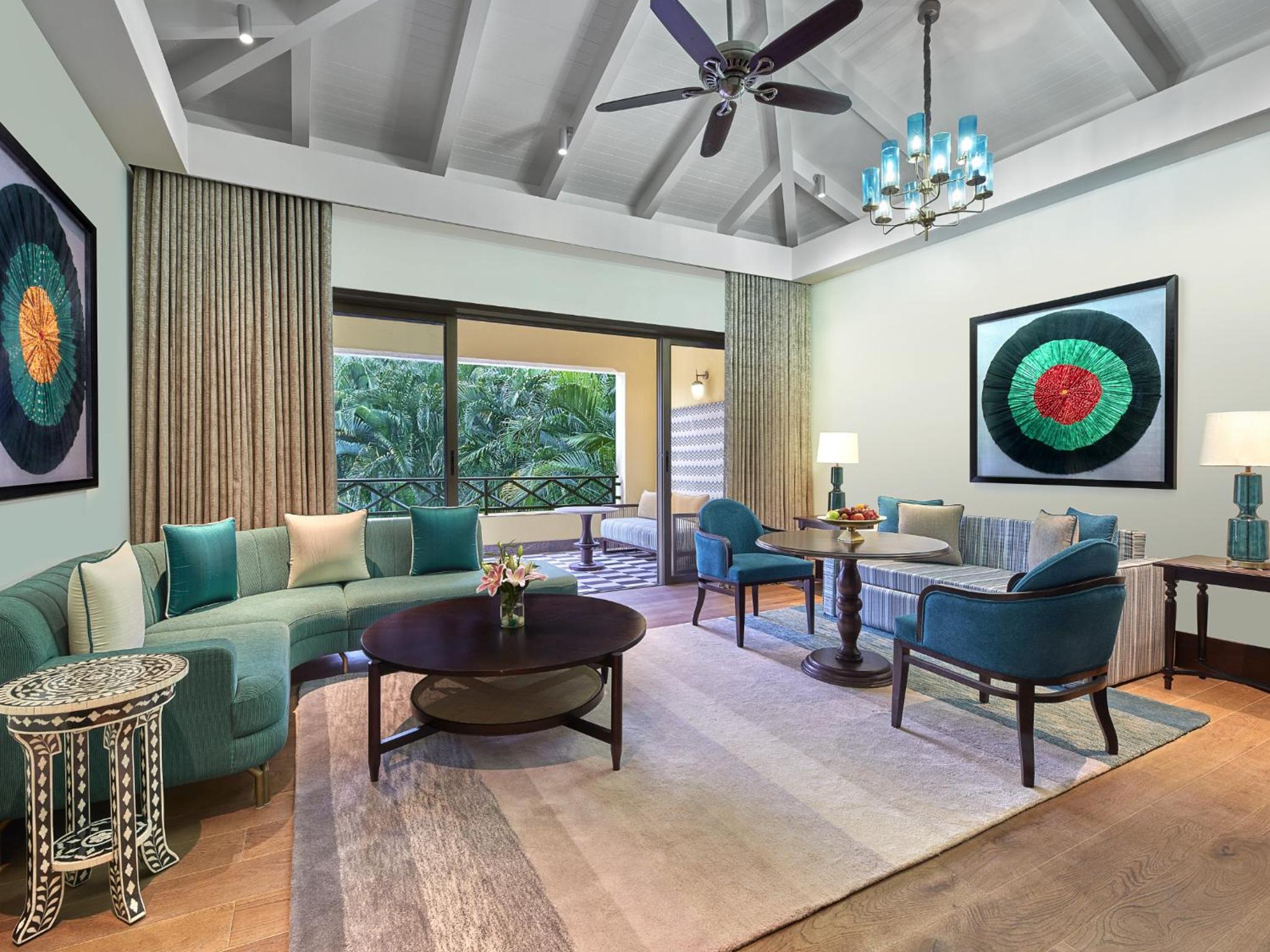 One-Bedroom King Suite with Sea View photo 2
