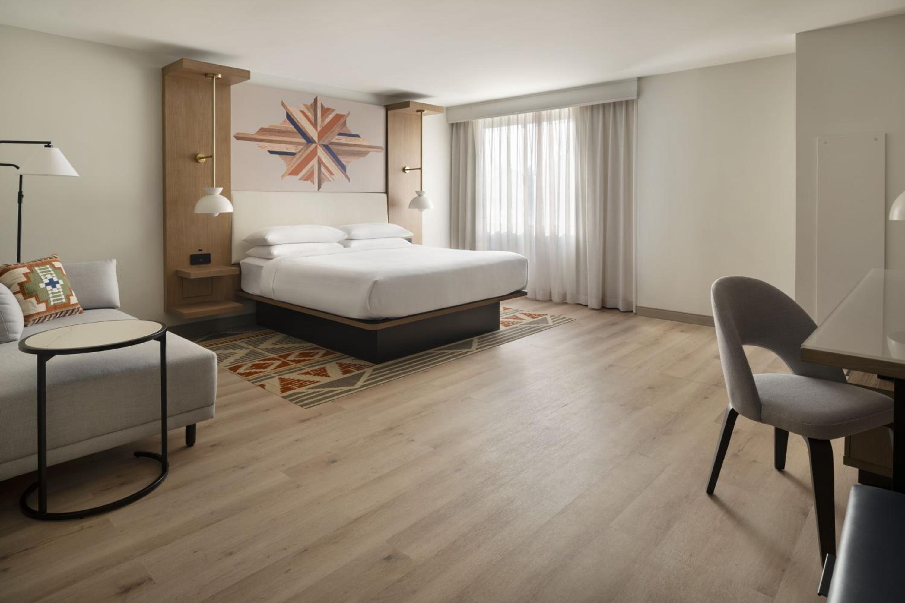 Concierge Level King Room - Photo 4