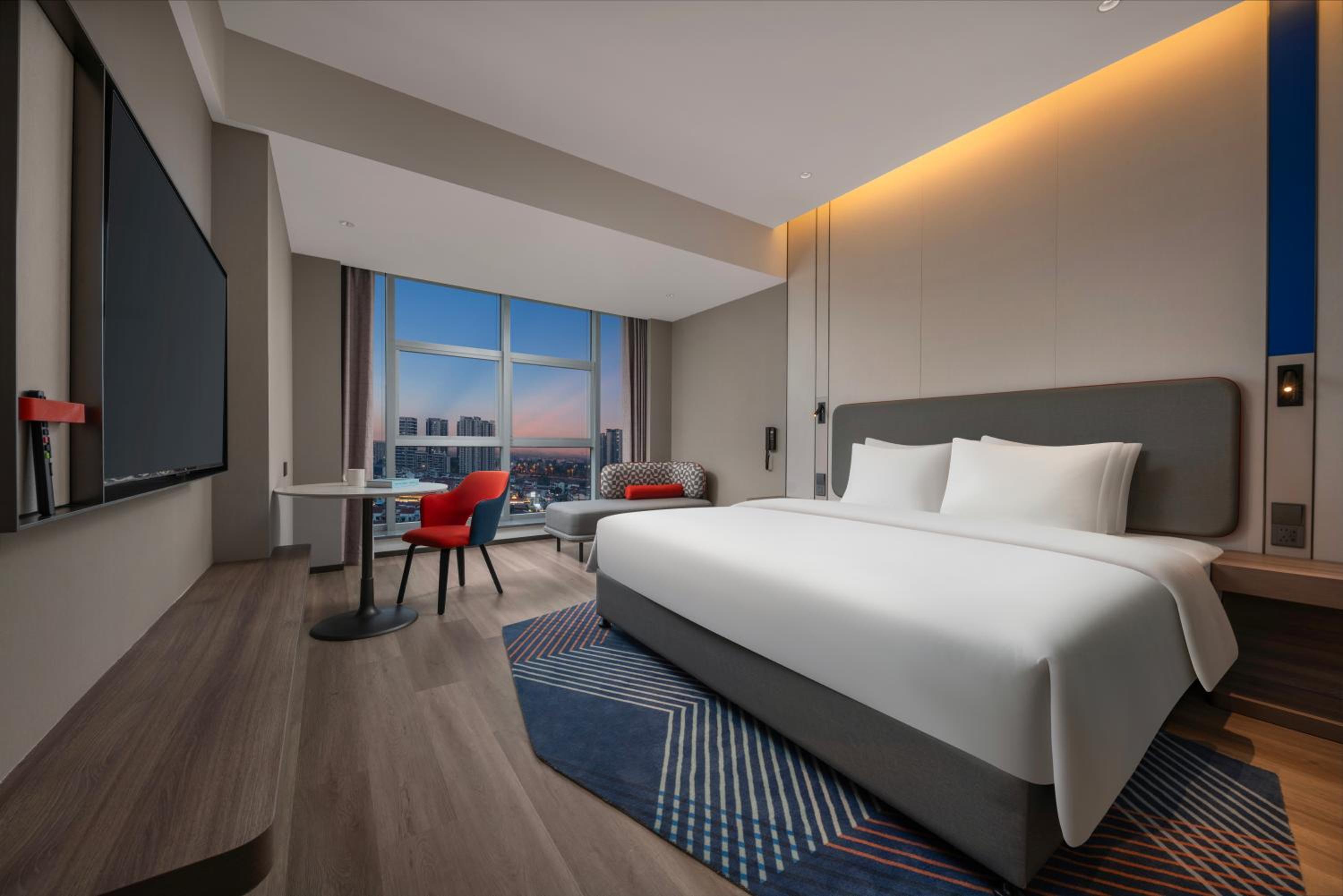 Standard King Room with Extra Floor Space photo 1