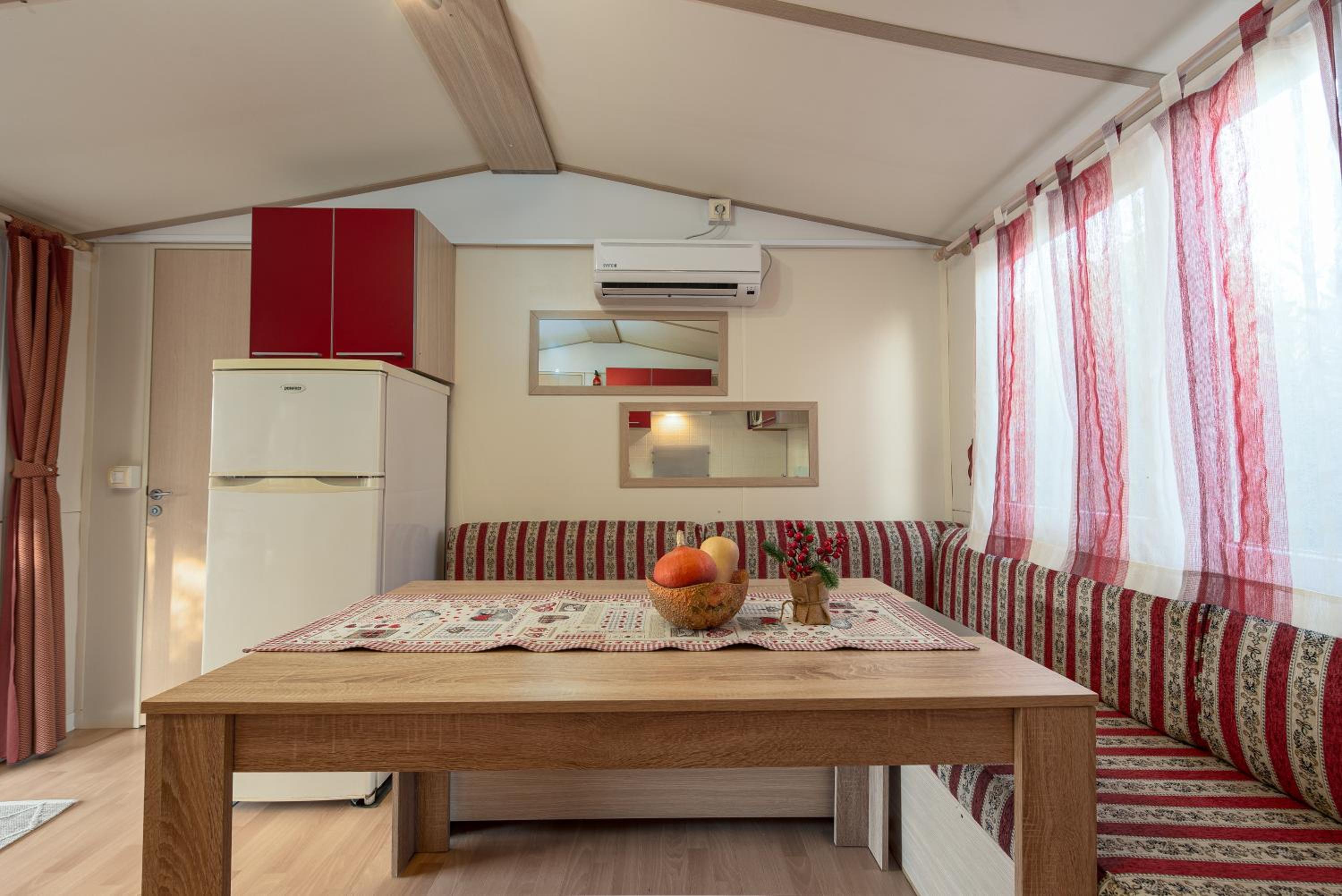 Mobile Home photo 2