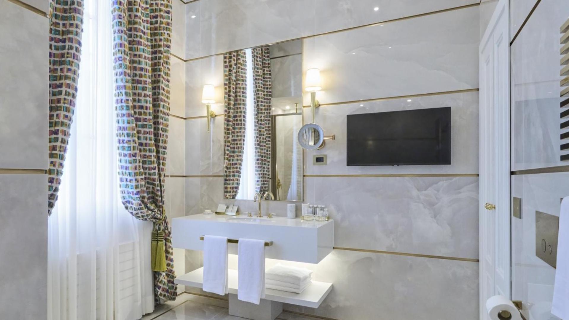 One-Bedroom Suite with Front Sea View photo 3