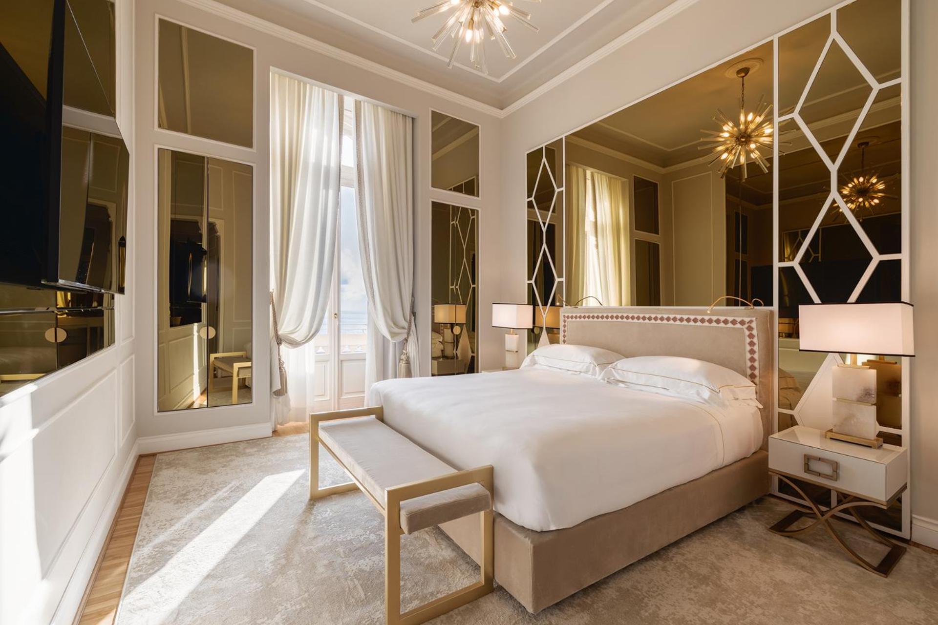 One-Bedroom Suite with Front Sea View photo 2