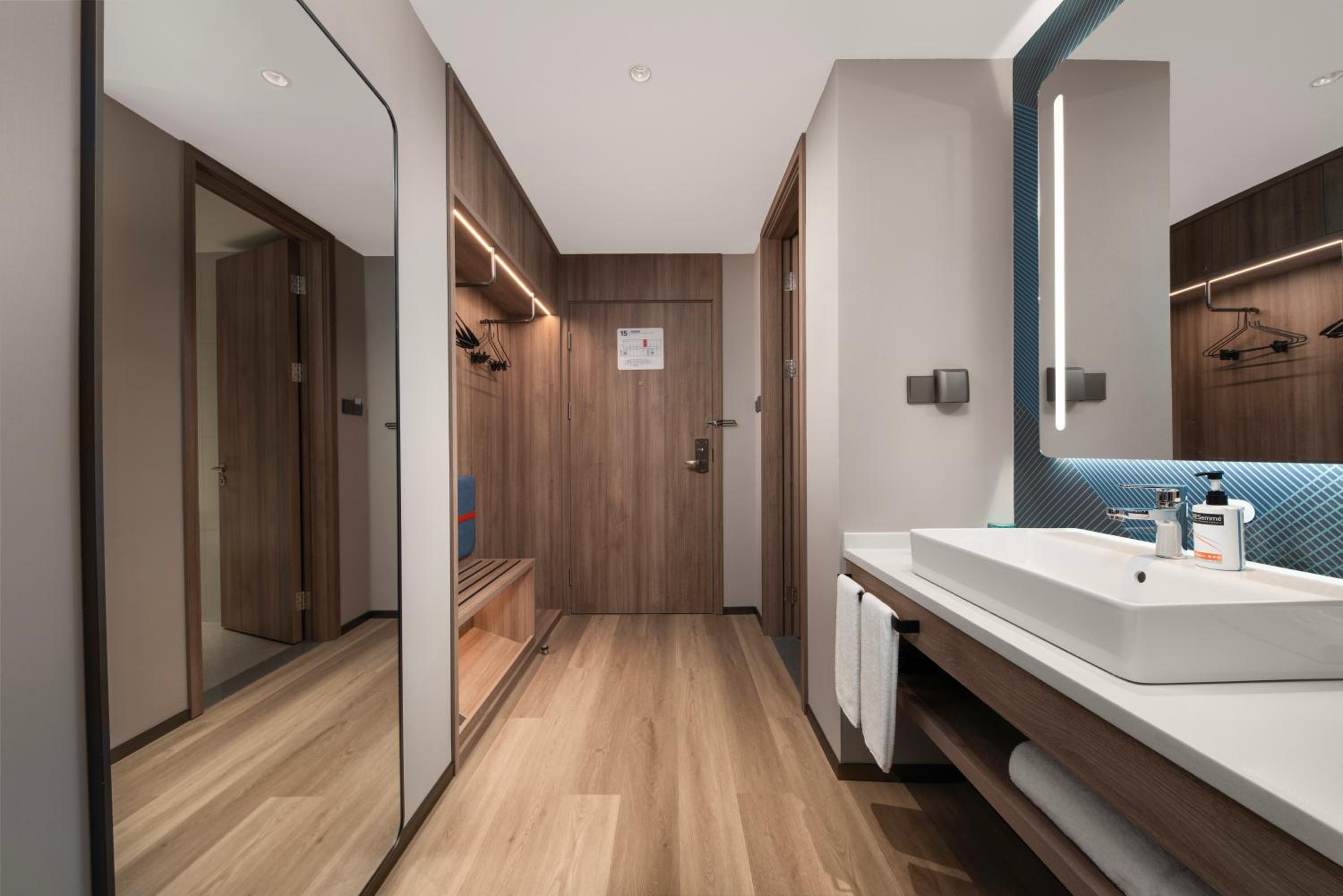 Standard Double Room with Two Double Beds - Extra Floor Space photo 2