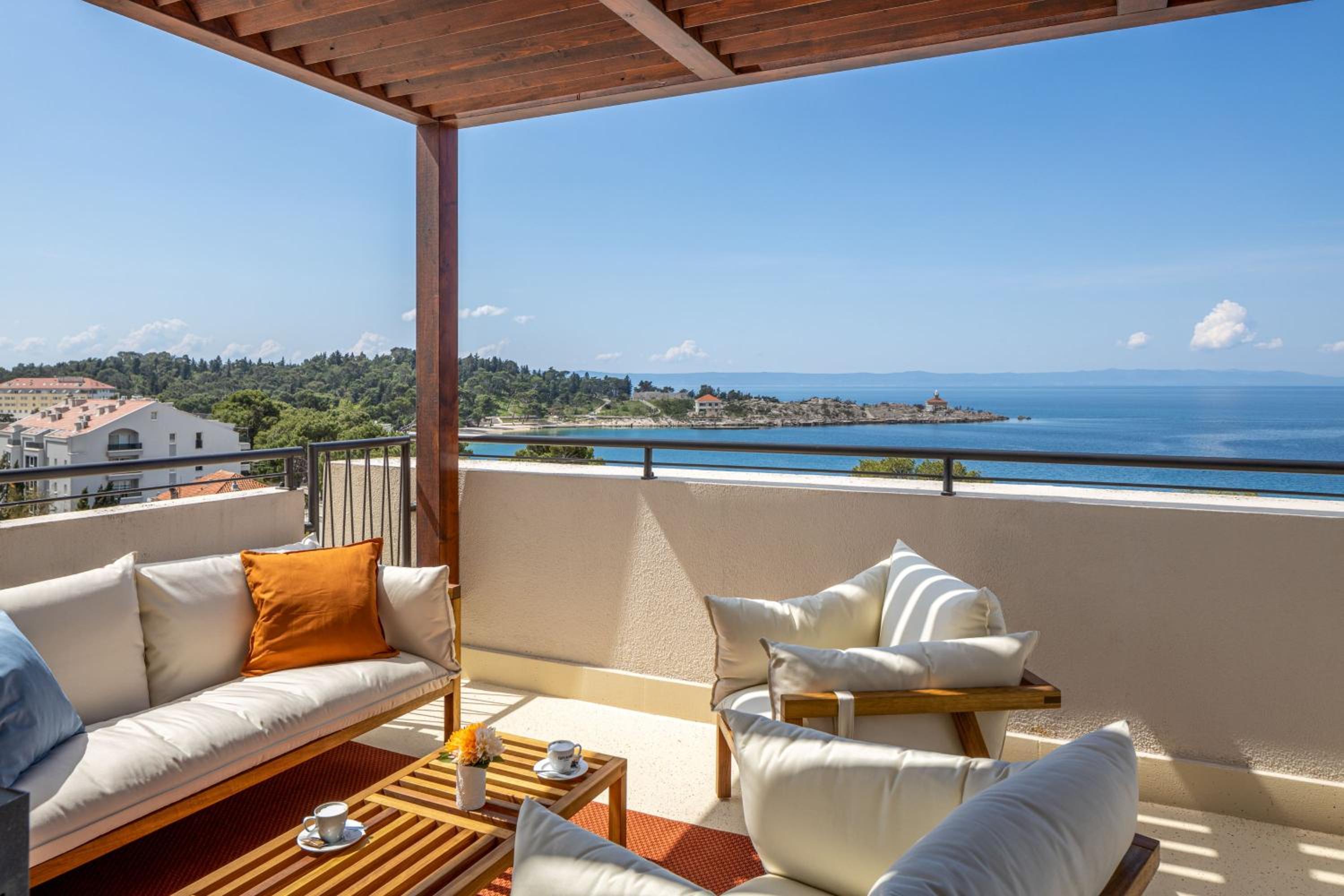 New Year Offer - Superior Family Room With Balcony And Partial Sea View