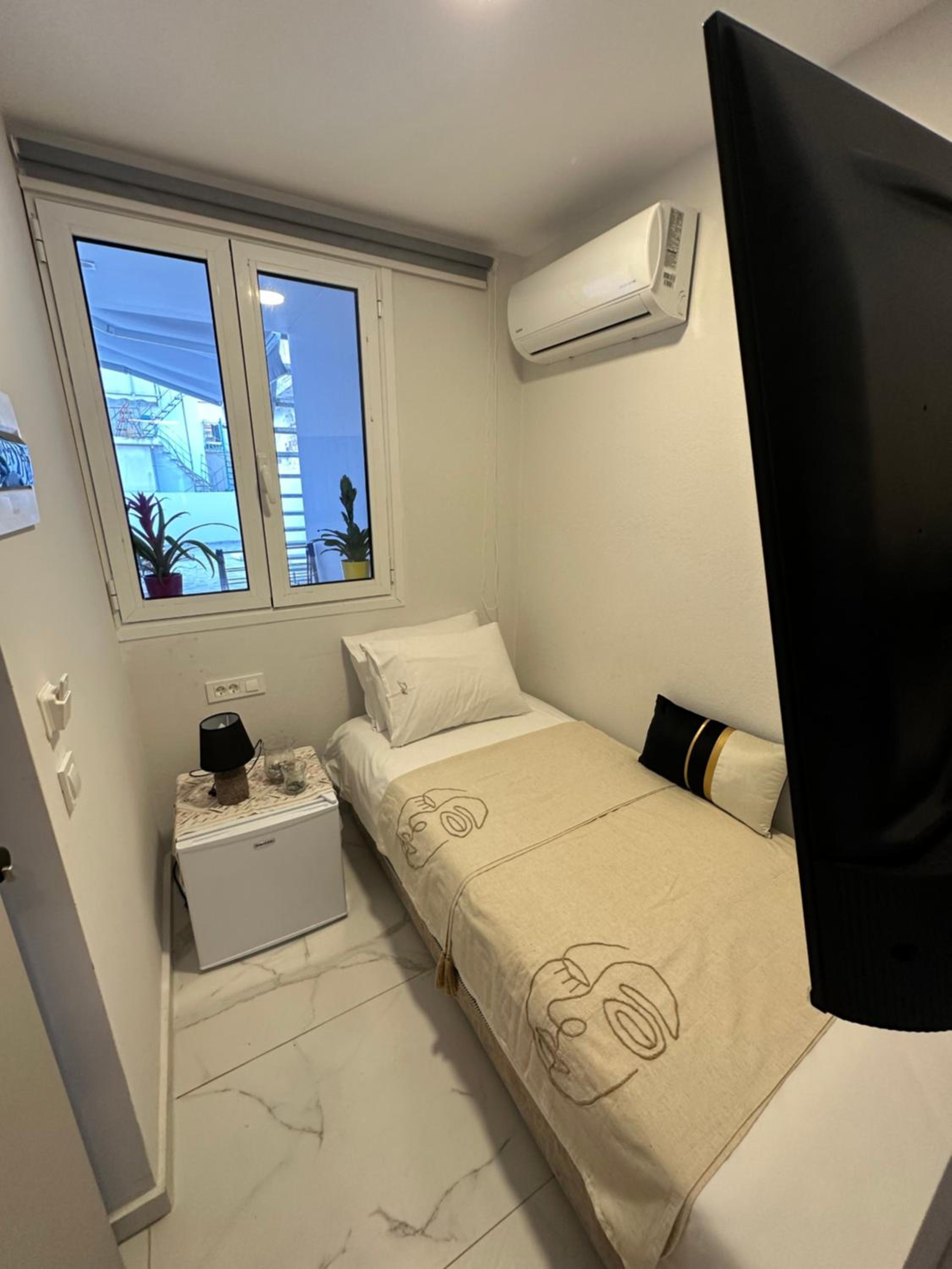 Single Room with Private Bathroom