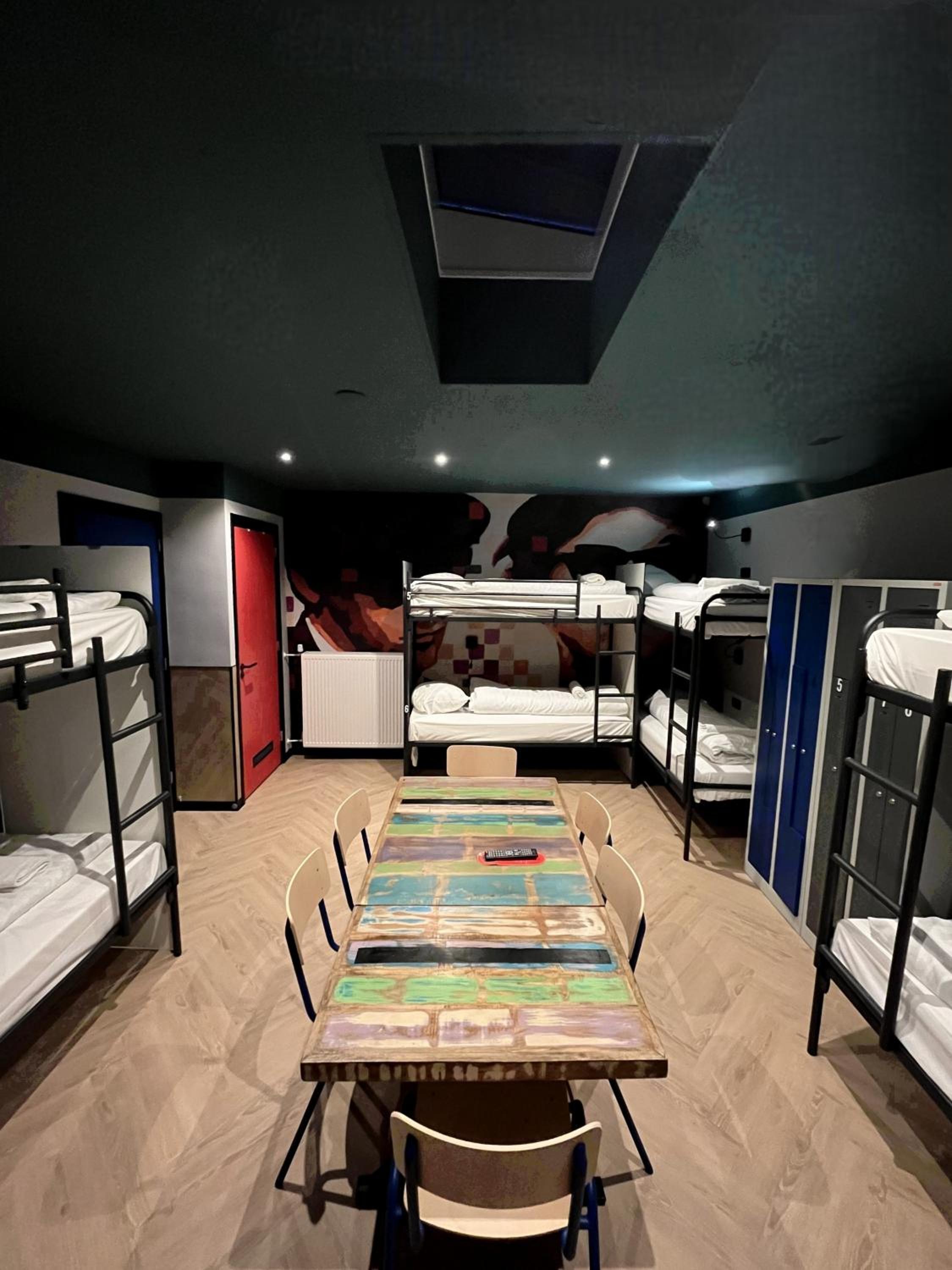 Private Room (8 Adults) thumbnail 6