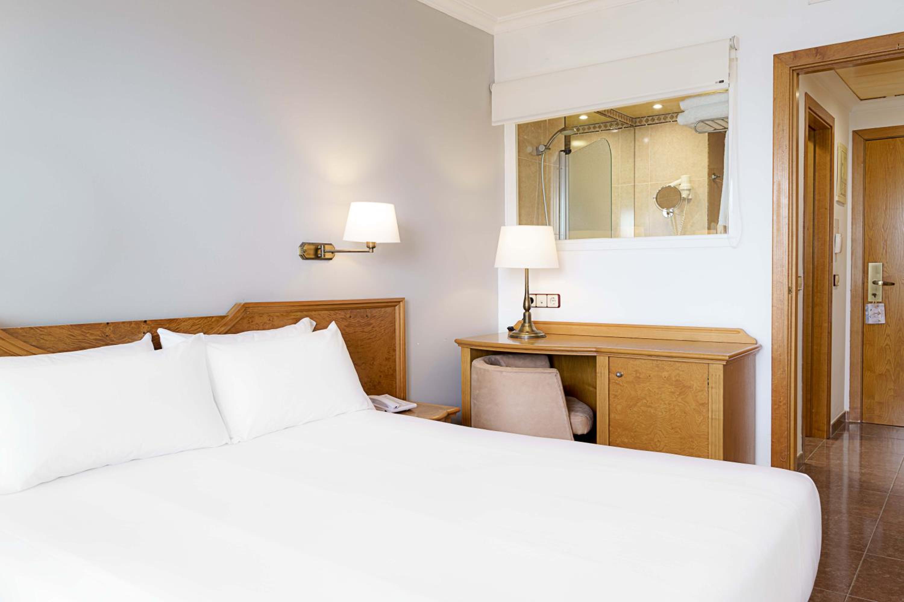 Junior Suite Front Sea View thumbnail 5