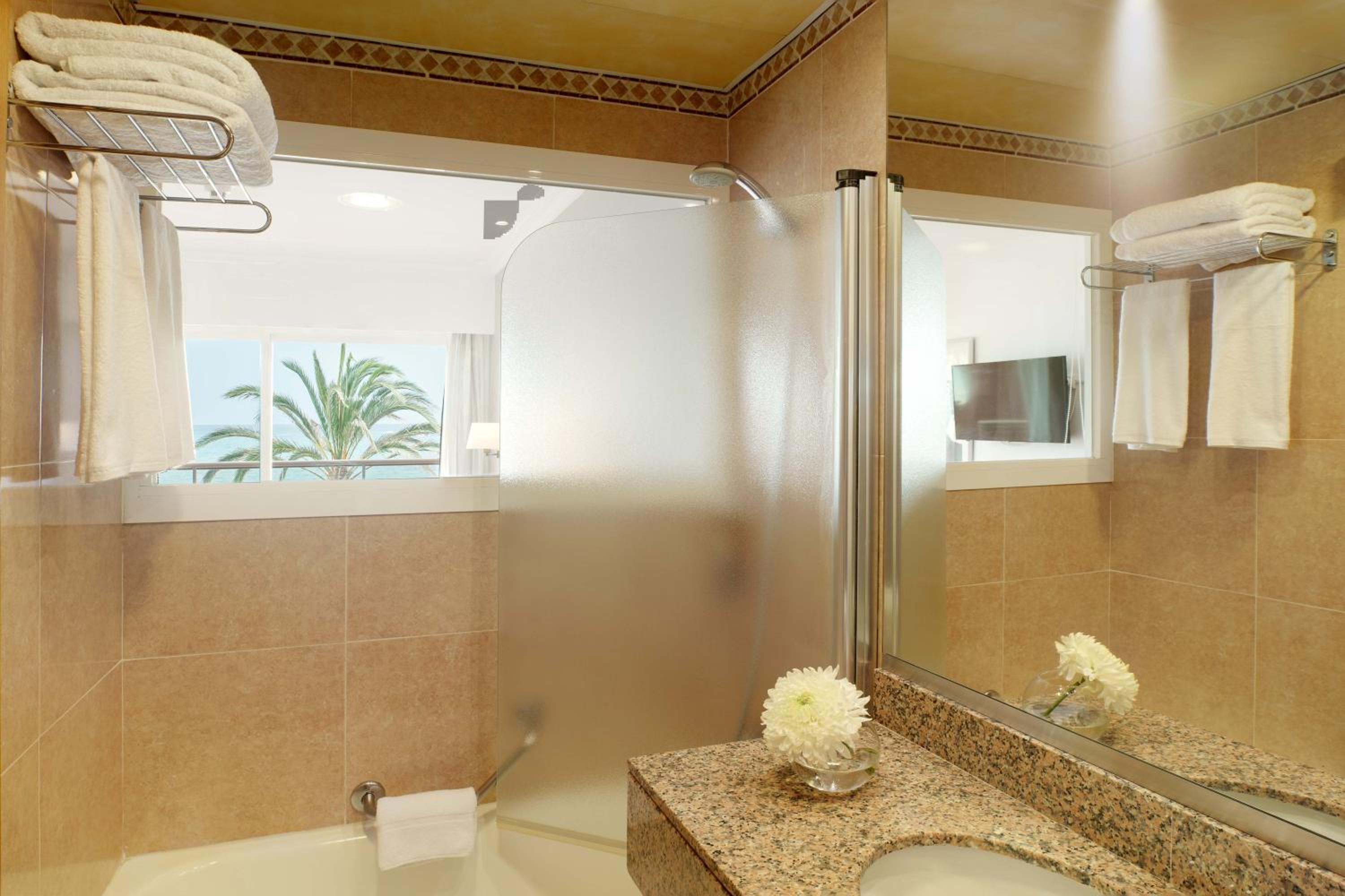 Junior Suite Front Sea View thumbnail 6