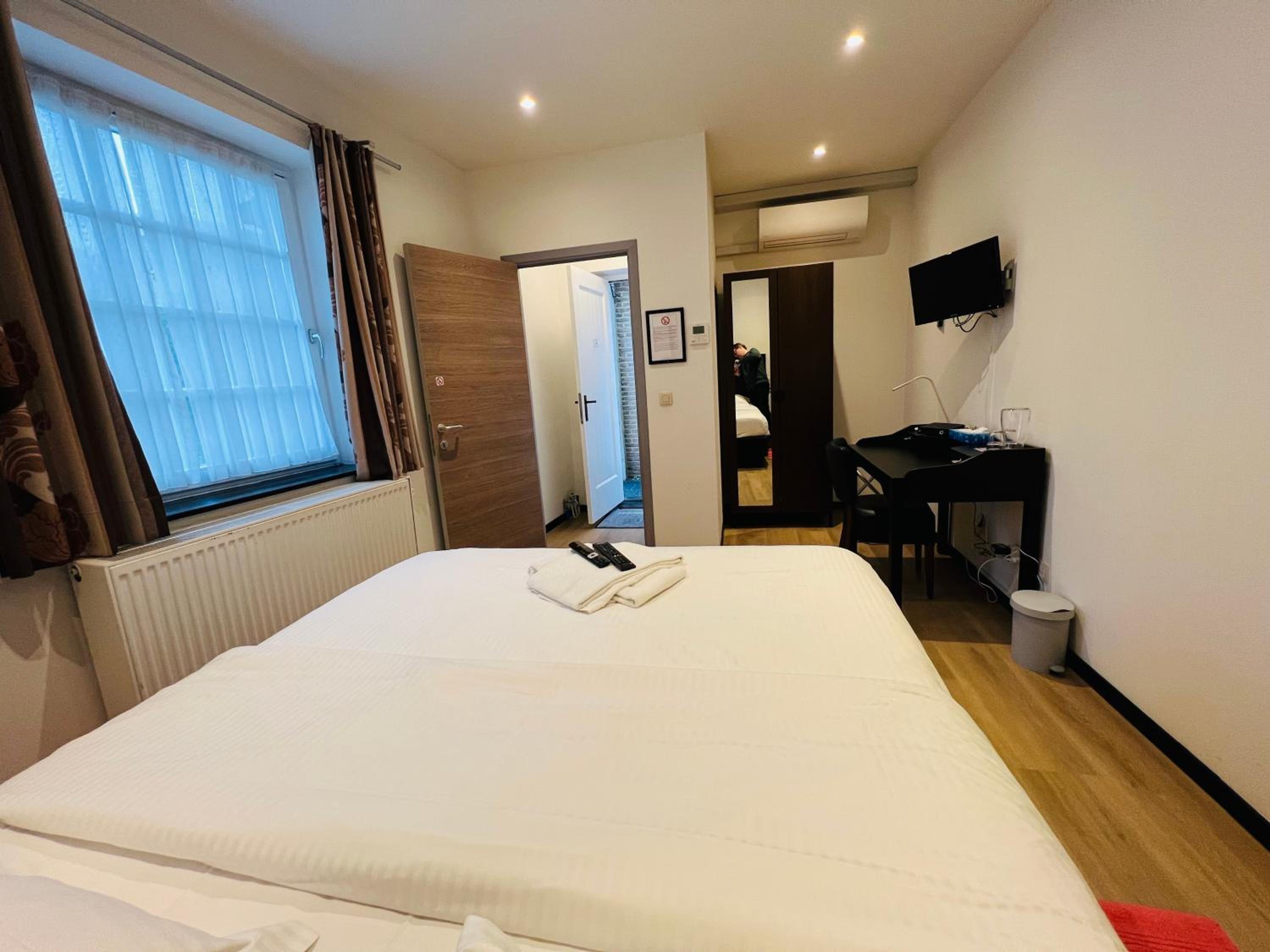Standard Double Room - Photo 6