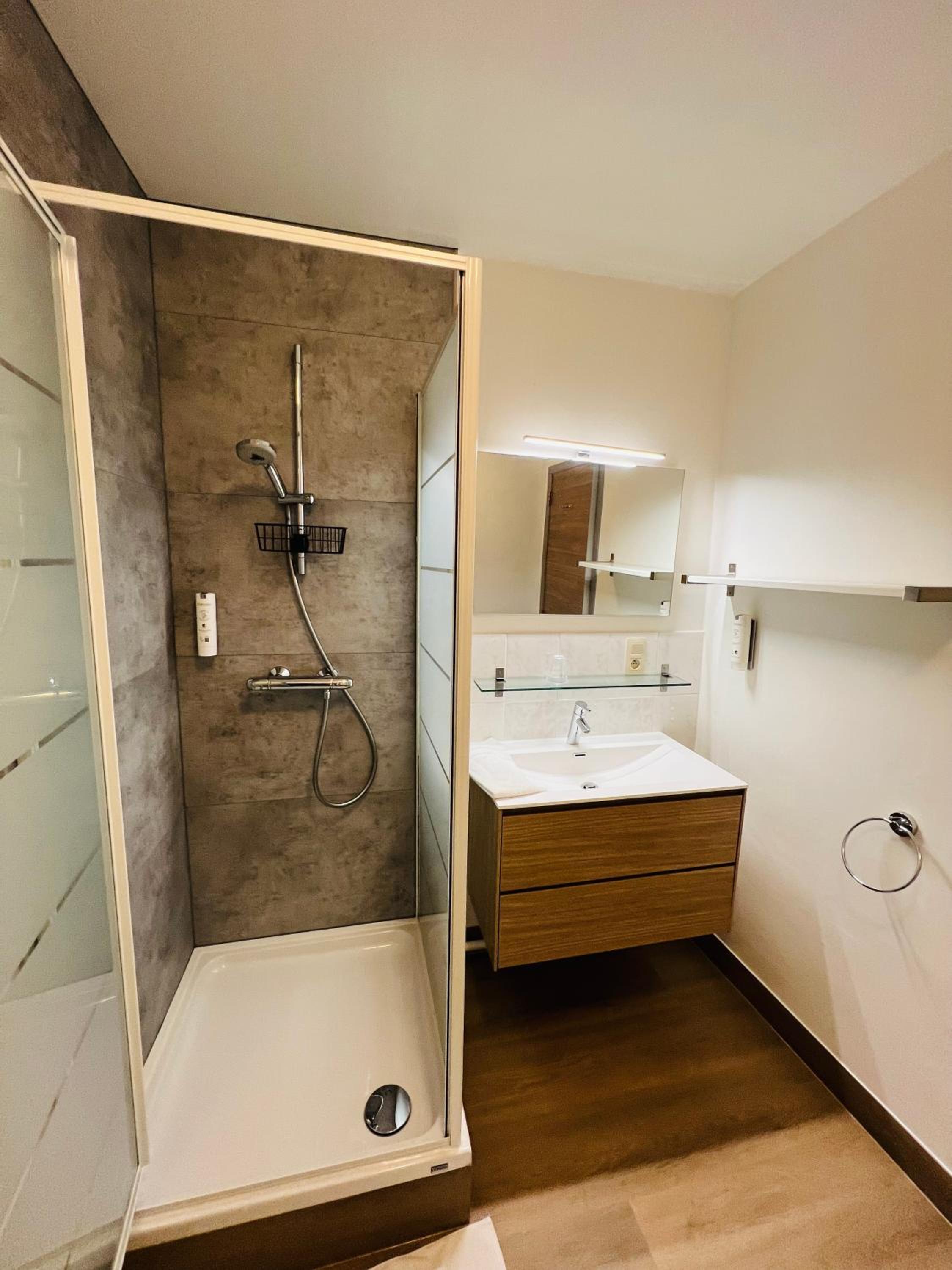 Standard Double Room - Photo 14